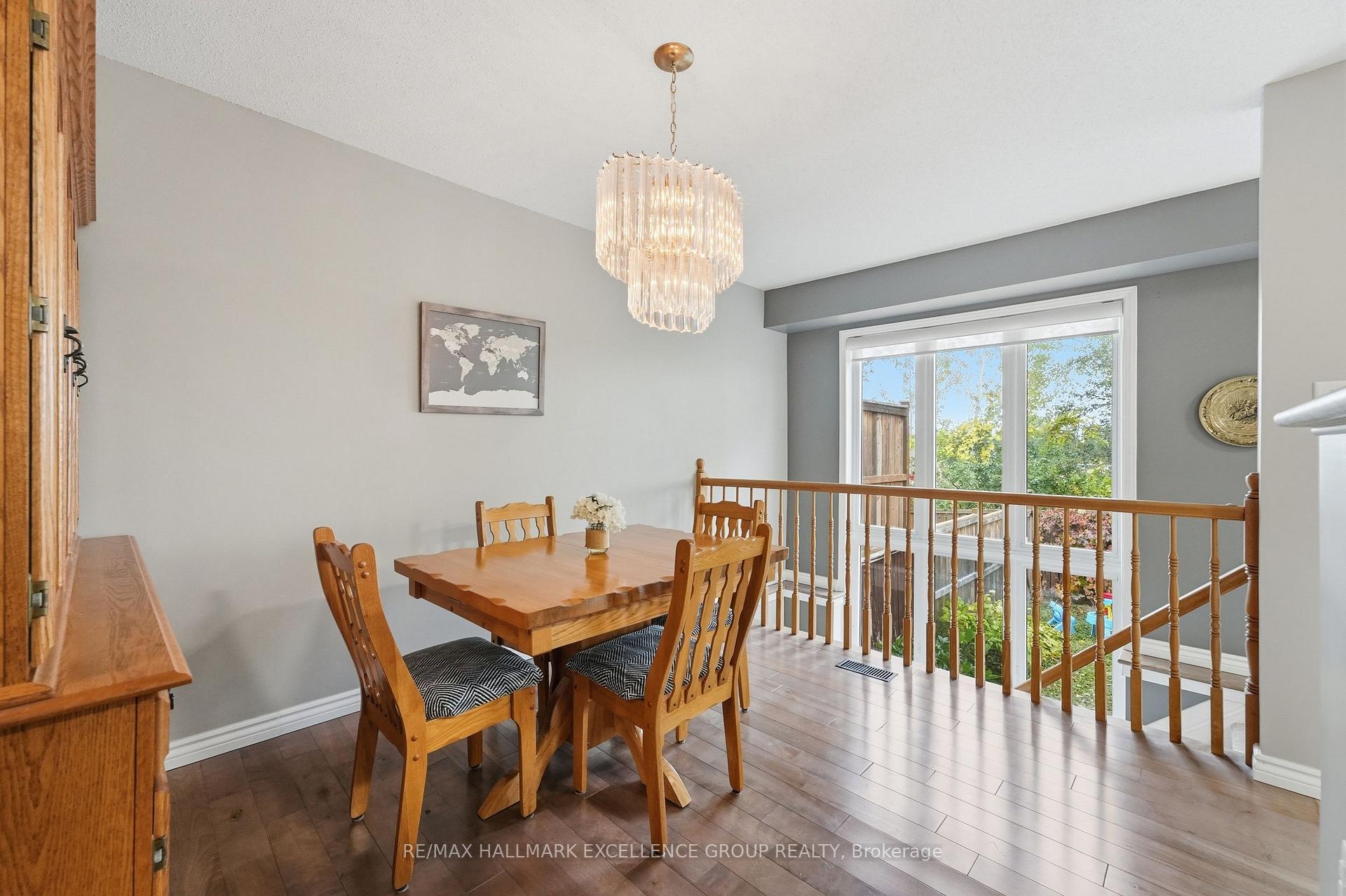 Photo 10 of 54 Carwood Circle, Ottawa, Carson Meadows — HOMEH