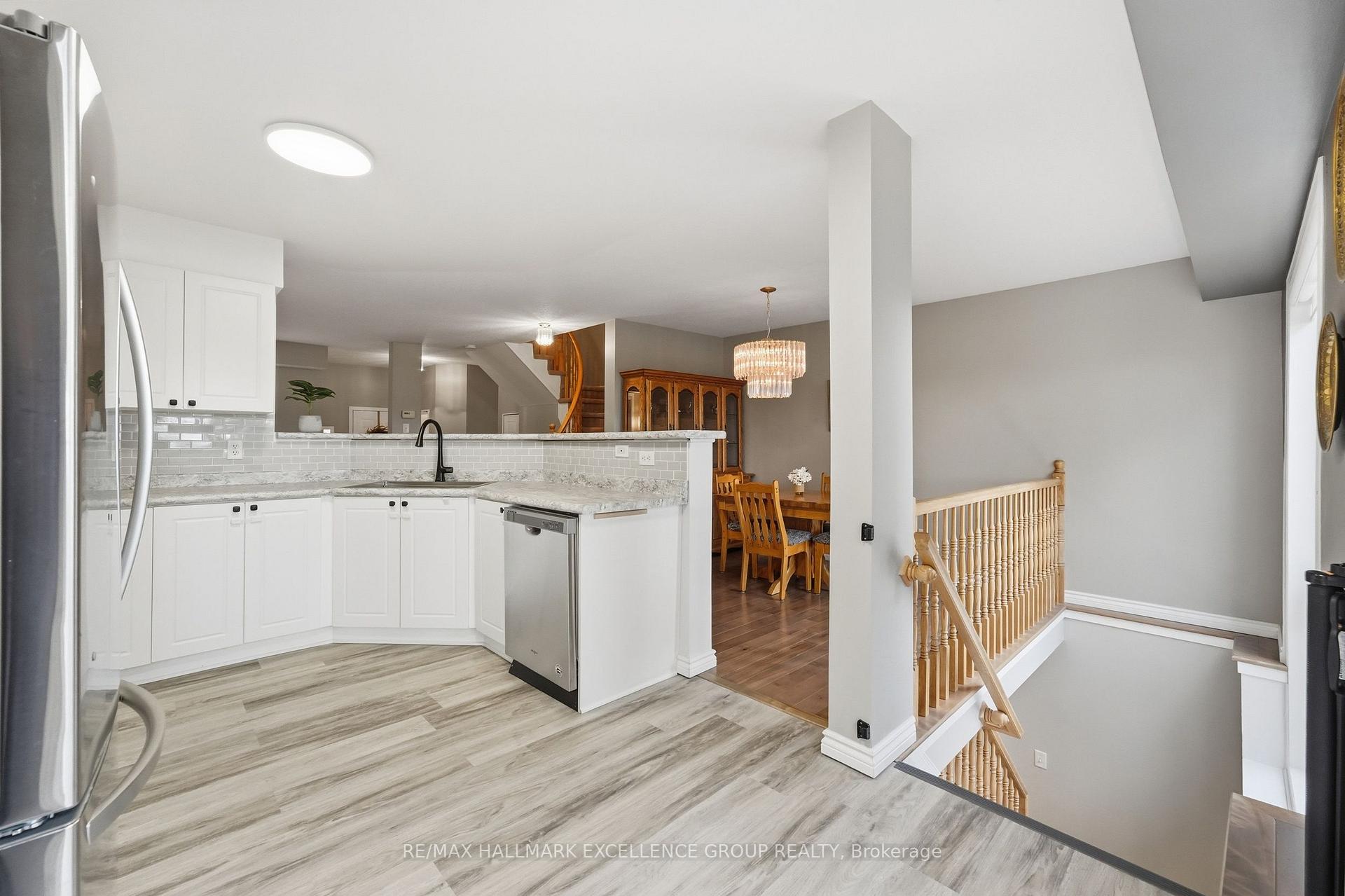 Photo 13 of 54 Carwood Circle, Ottawa, Carson Meadows — HOMEH