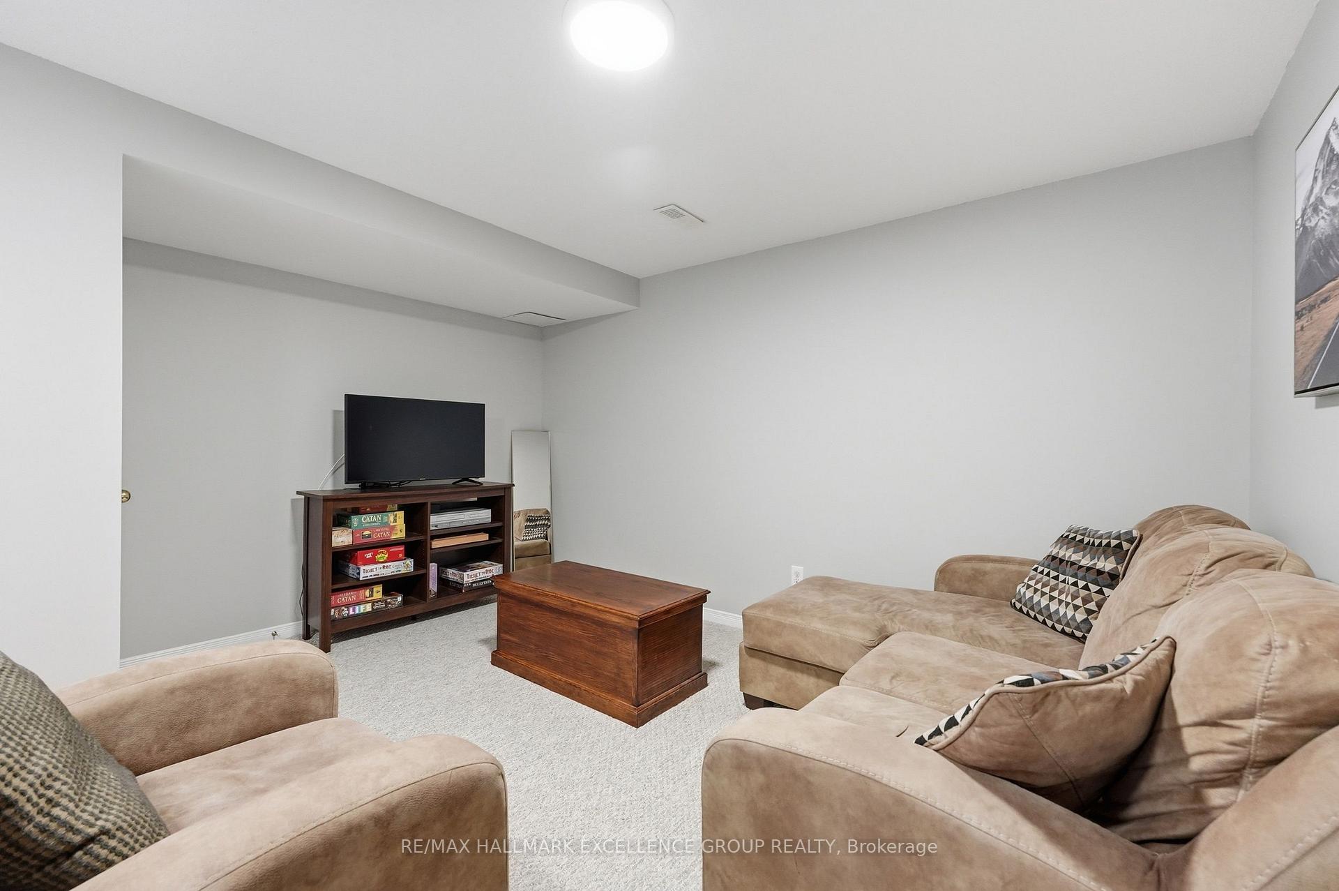 Photo 24 of 54 Carwood Circle, Ottawa, Carson Meadows — HOMEH