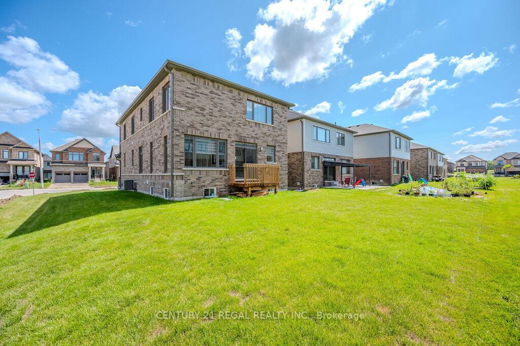 Photo 20 of 30 Rustic Oak Trail, North Dumfries, Ayr — HOMEH