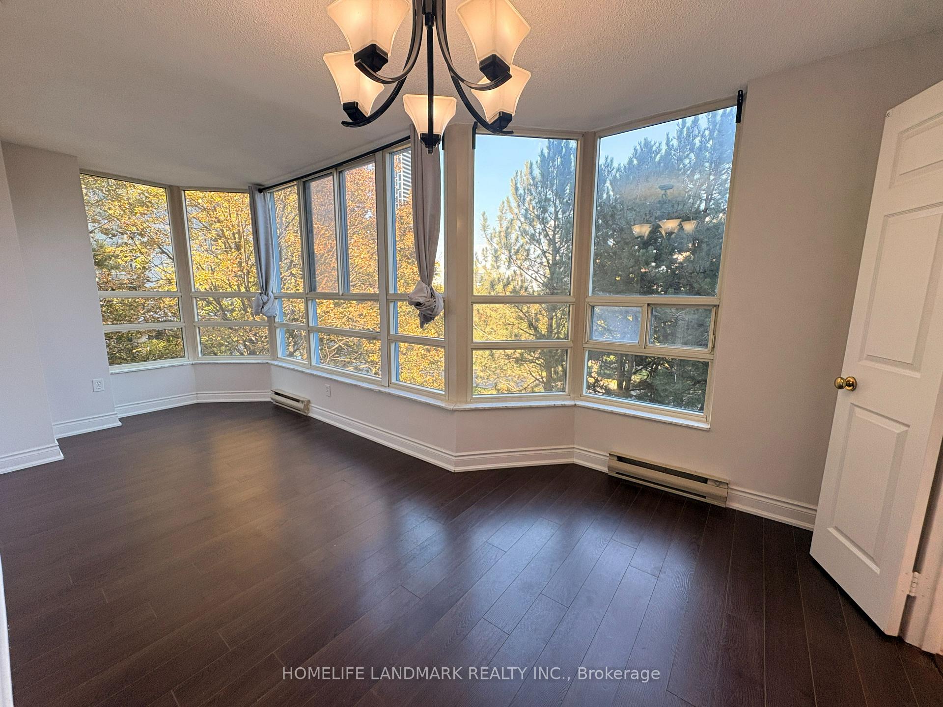 Photo 4 of Unit 315, 250 Webb Drive, Mississauga, City Centre — HOMEH