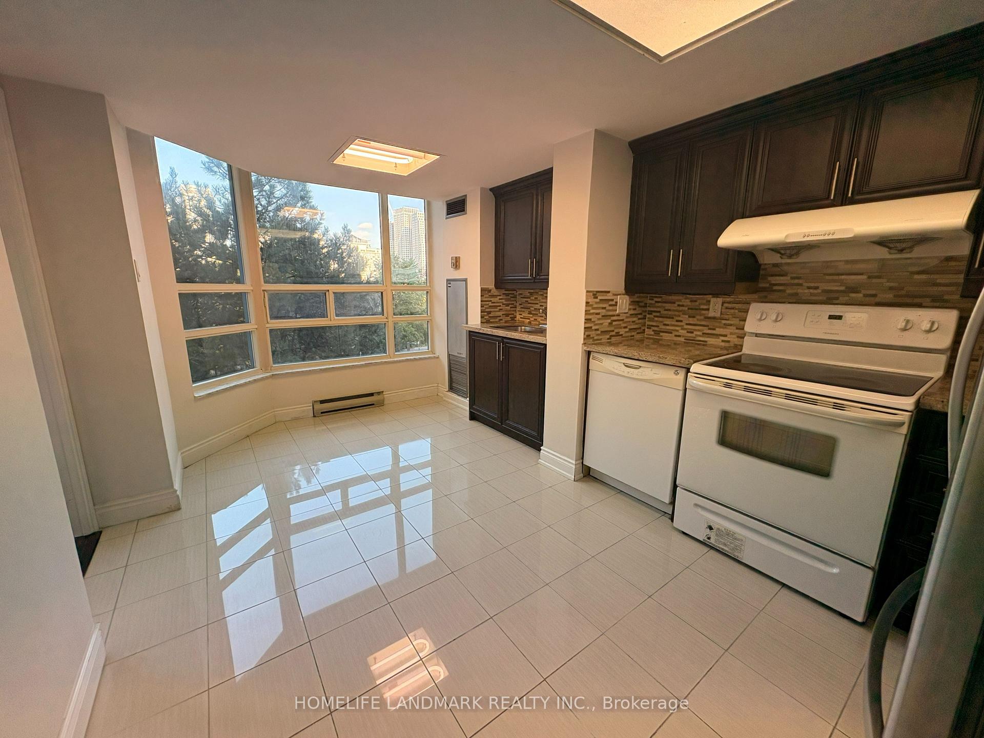 Photo 5 of Unit 315, 250 Webb Drive, Mississauga, City Centre — HOMEH