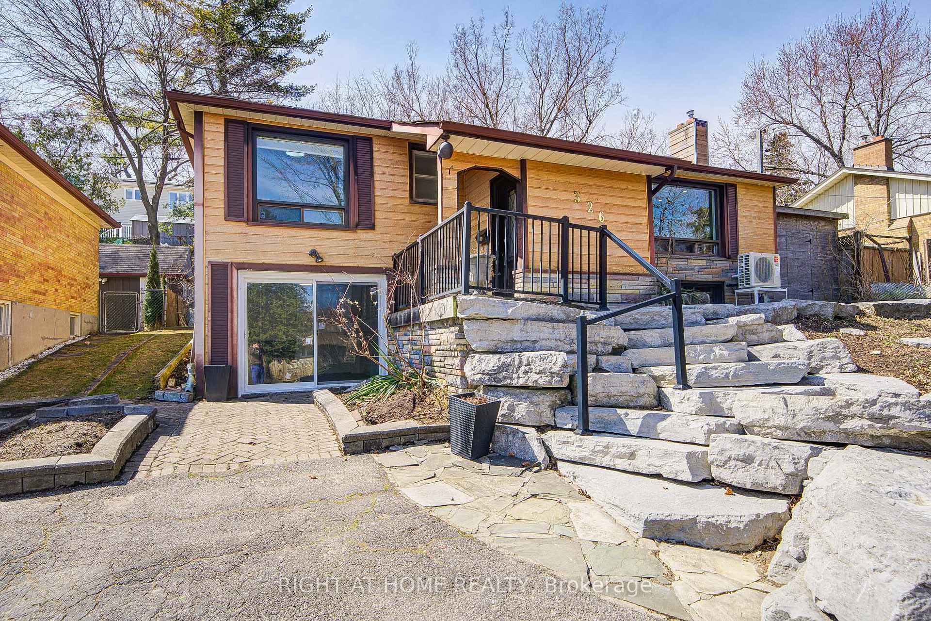 Photo 2 of 326 Jaybell Grove, Scarborough, Rouge — HOMEH