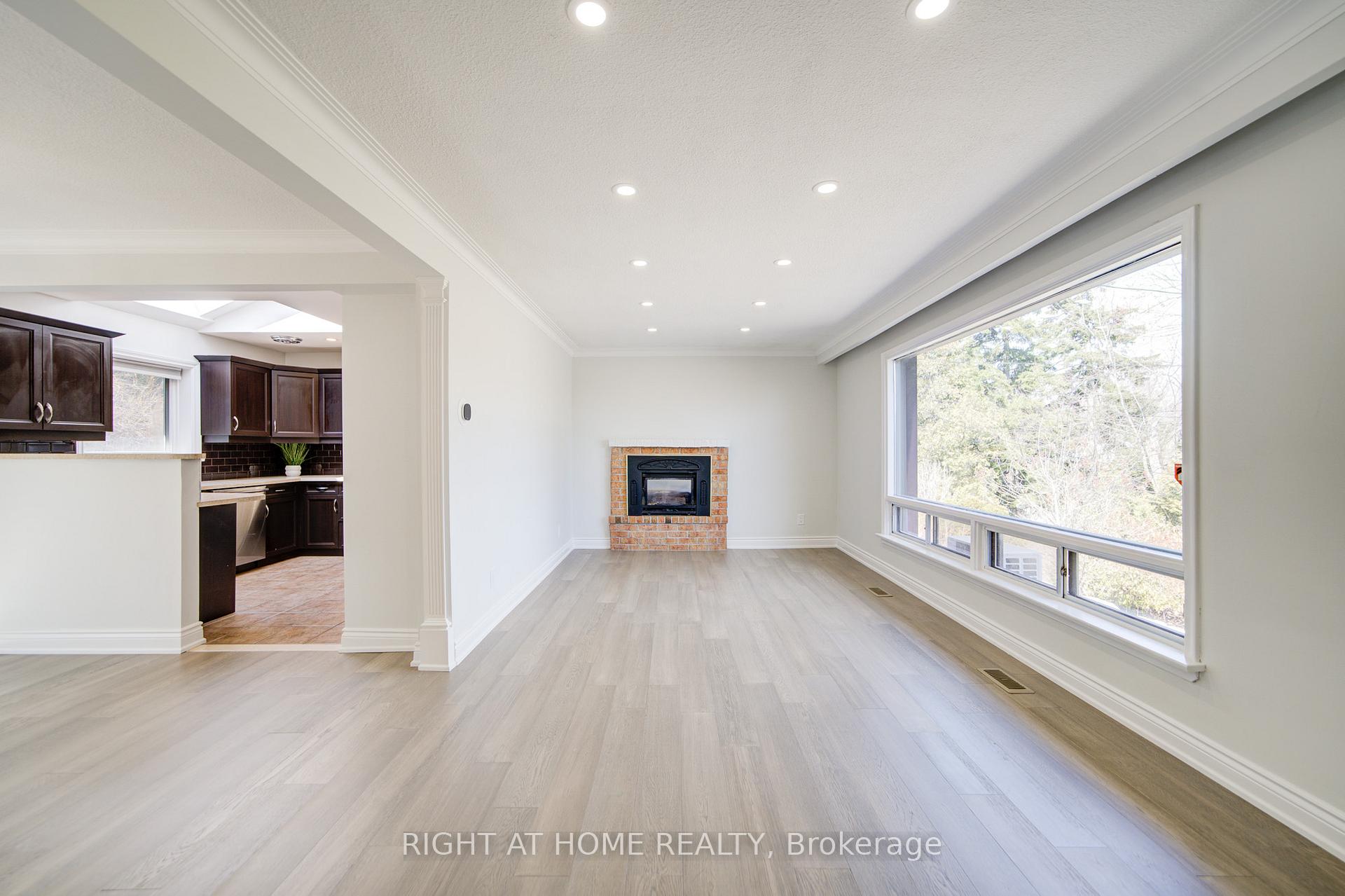Photo 4 of 326 Jaybell Grove, Scarborough, Rouge — HOMEH