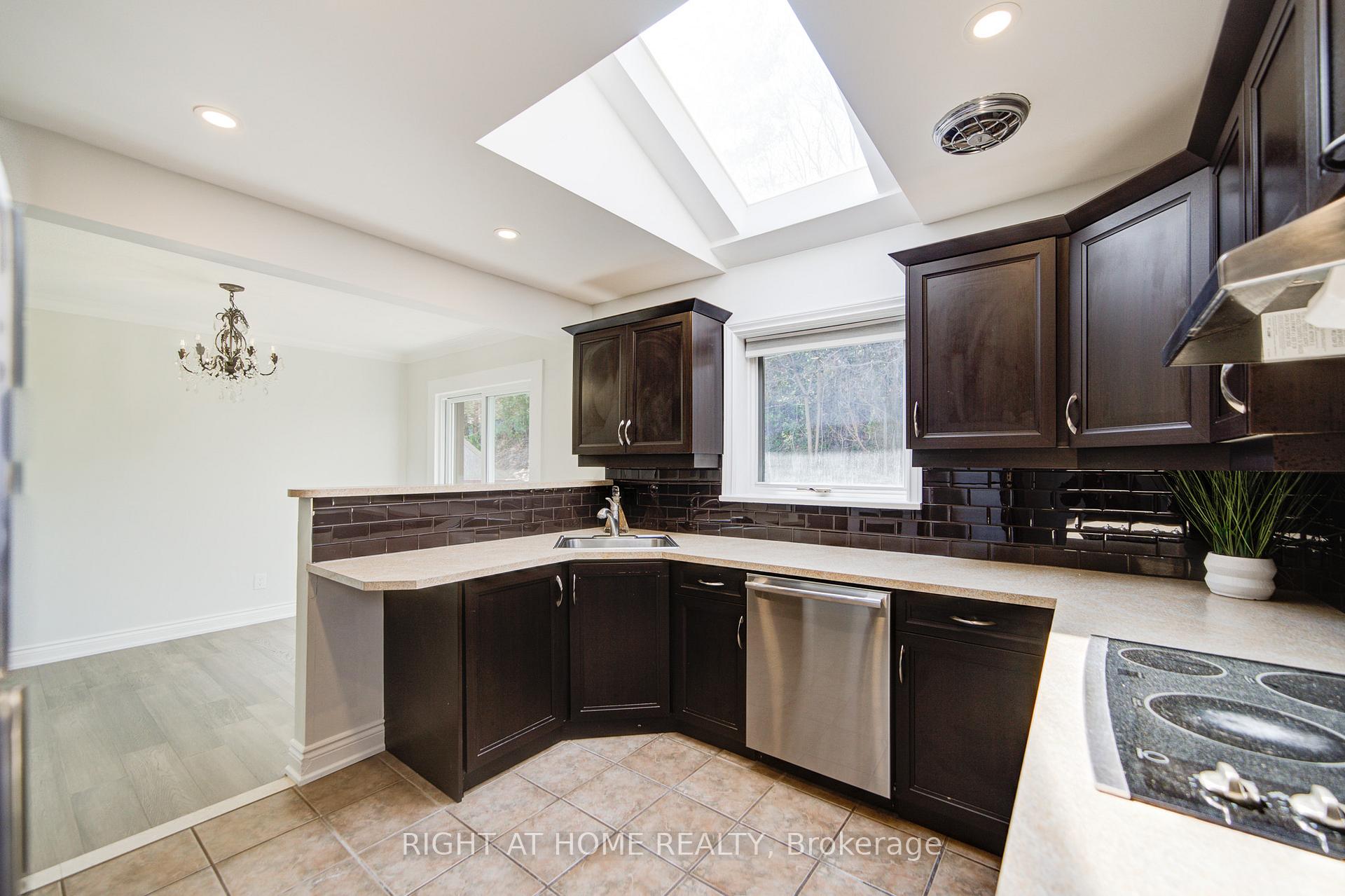 Photo 9 of 326 Jaybell Grove, Scarborough, Rouge — HOMEH