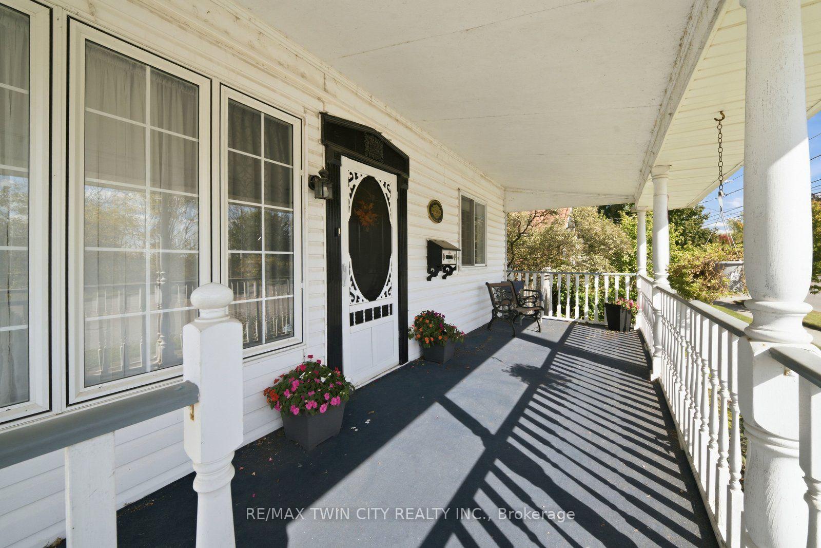 Photo 3 of 986 Colborne Street, Brantford, Echo Place — HOMEH