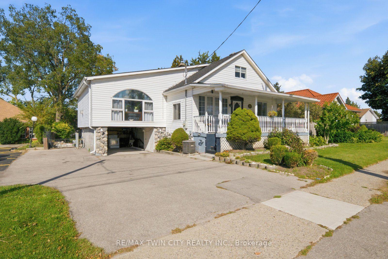 Photo 2 of 986 Colborne Street, Brantford, Echo Place — HOMEH