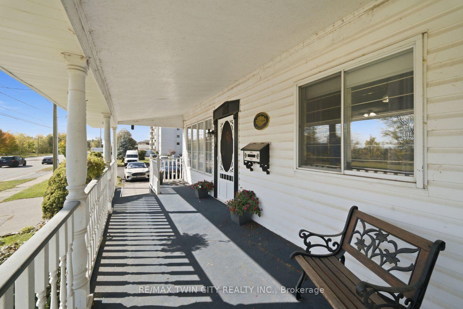 Photo 4 of 986 Colborne Street, Brantford, Echo Place — HOMEH