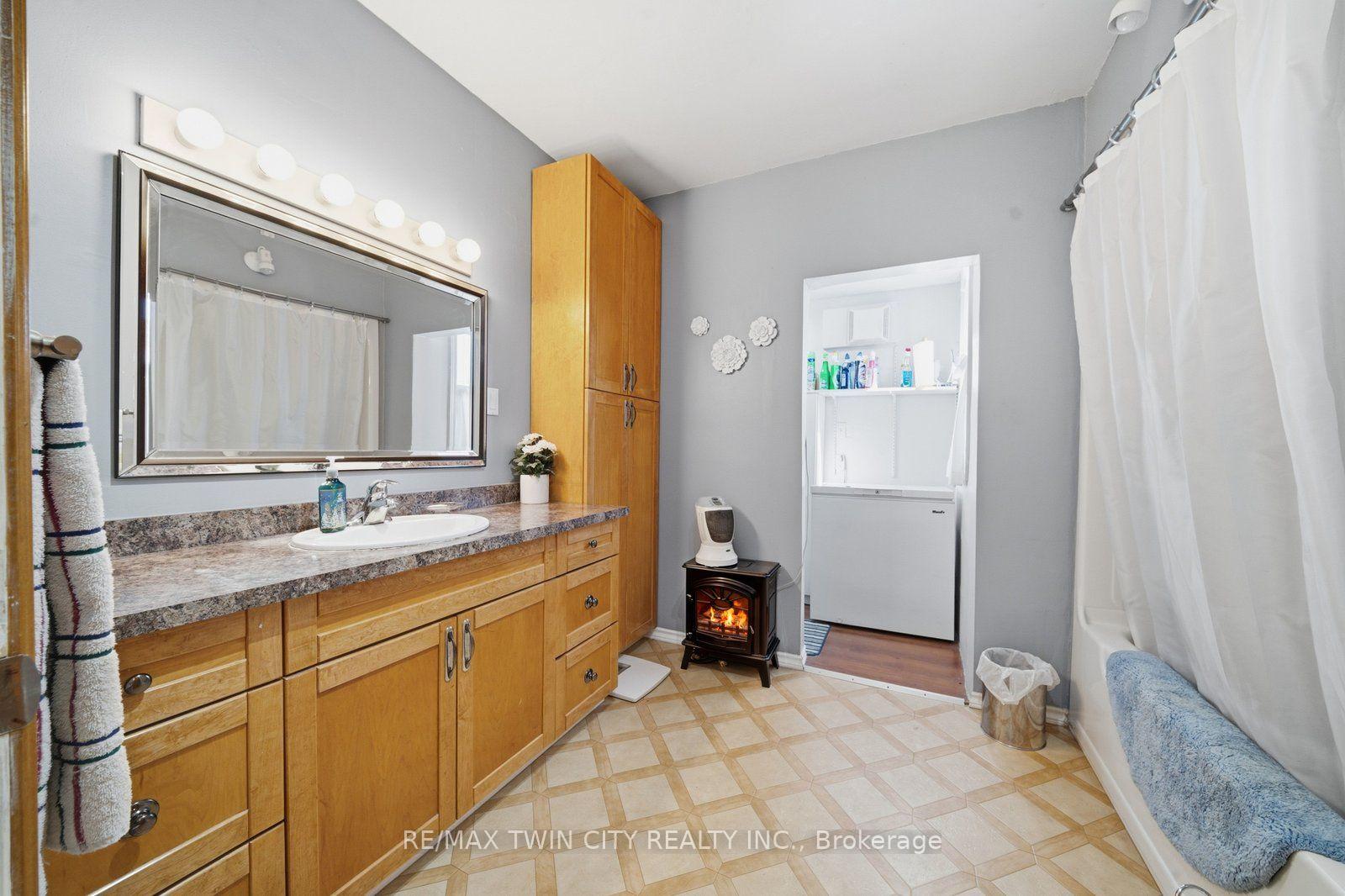 Photo 18 of 986 Colborne Street, Brantford, Echo Place — HOMEH