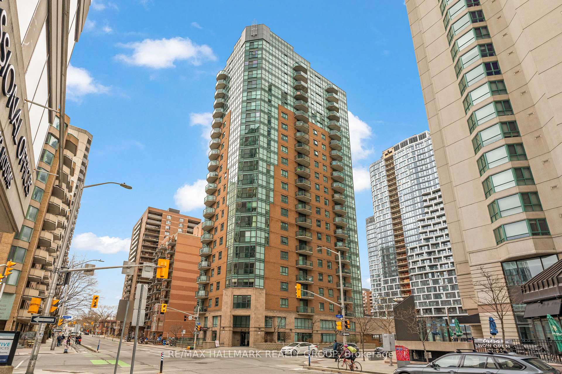 Photo 2 of Unit 1405, 445 Laurier Avenue W, Ottawa, Ottawa Centre — HOMEH