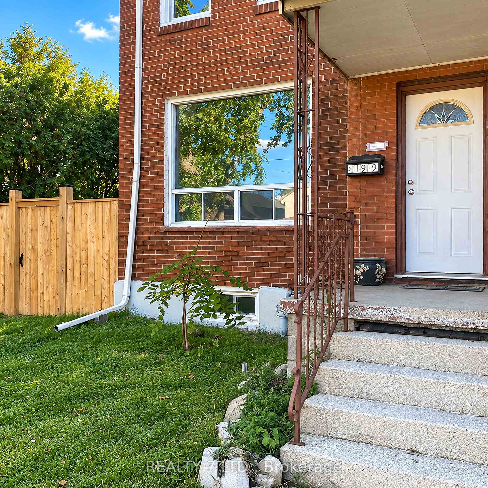 Photo 2 of 199 Lincoln Street, Welland, Lincoln/Crowland — HOMEH