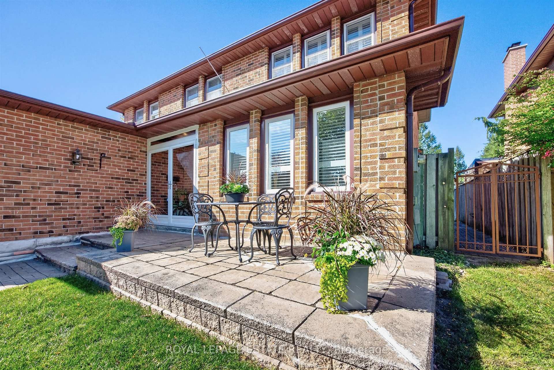Photo 3 of 268 Fincham Avenue, Markham, Markham Village — HOMEH