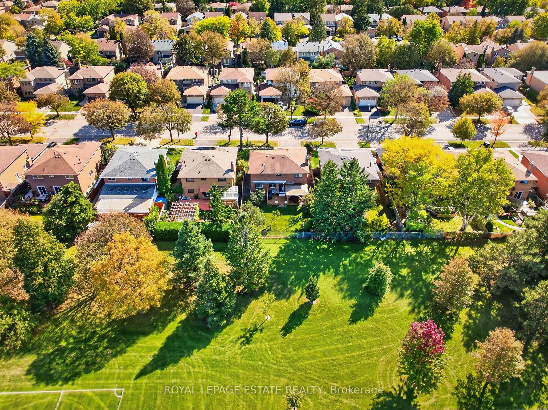Photo 4 of 268 Fincham Avenue, Markham, Markham Village — HOMEH