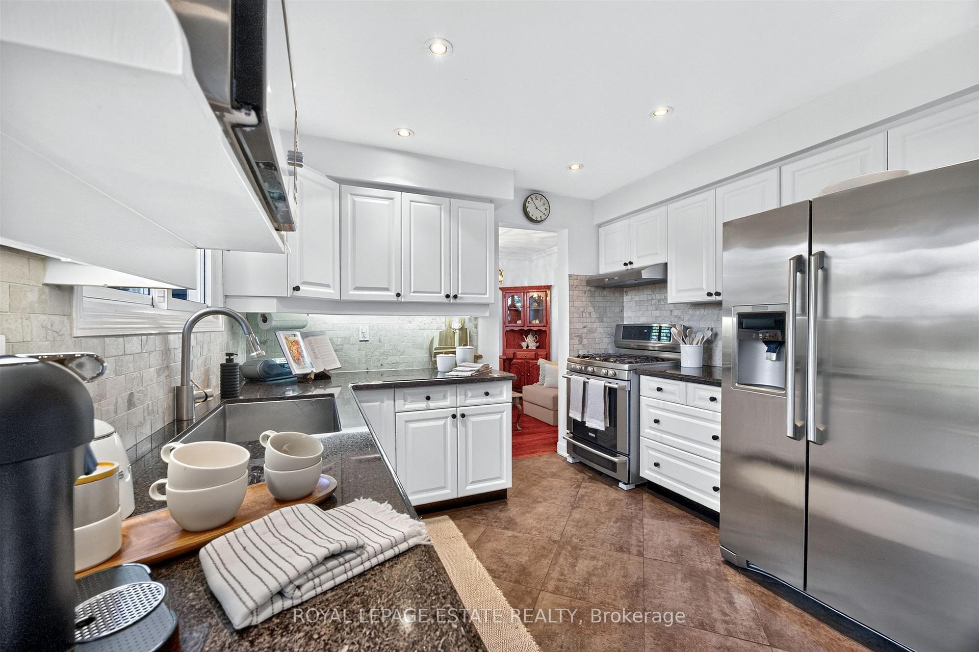 Photo 6 of 268 Fincham Avenue, Markham, Markham Village — HOMEH