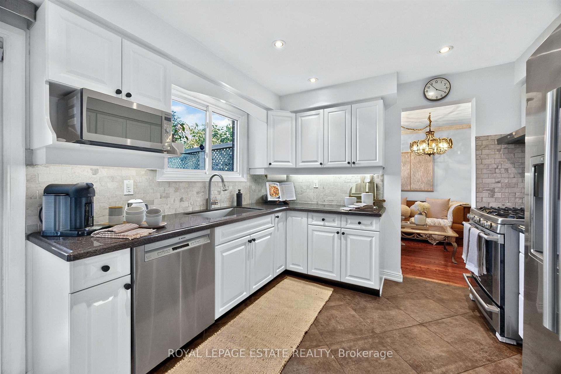 Photo 7 of 268 Fincham Avenue, Markham, Markham Village — HOMEH