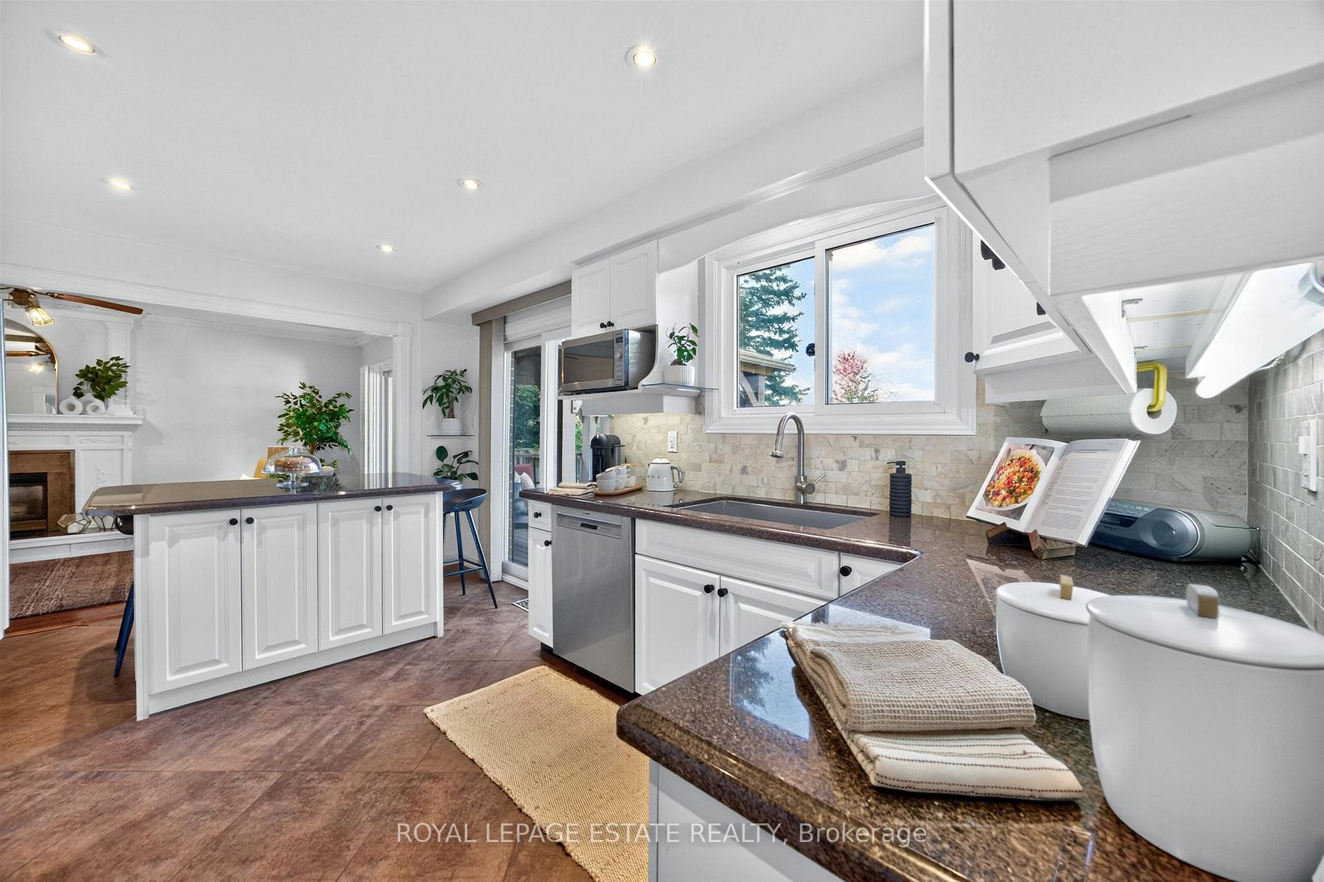 Photo 8 of 268 Fincham Avenue, Markham, Markham Village — HOMEH
