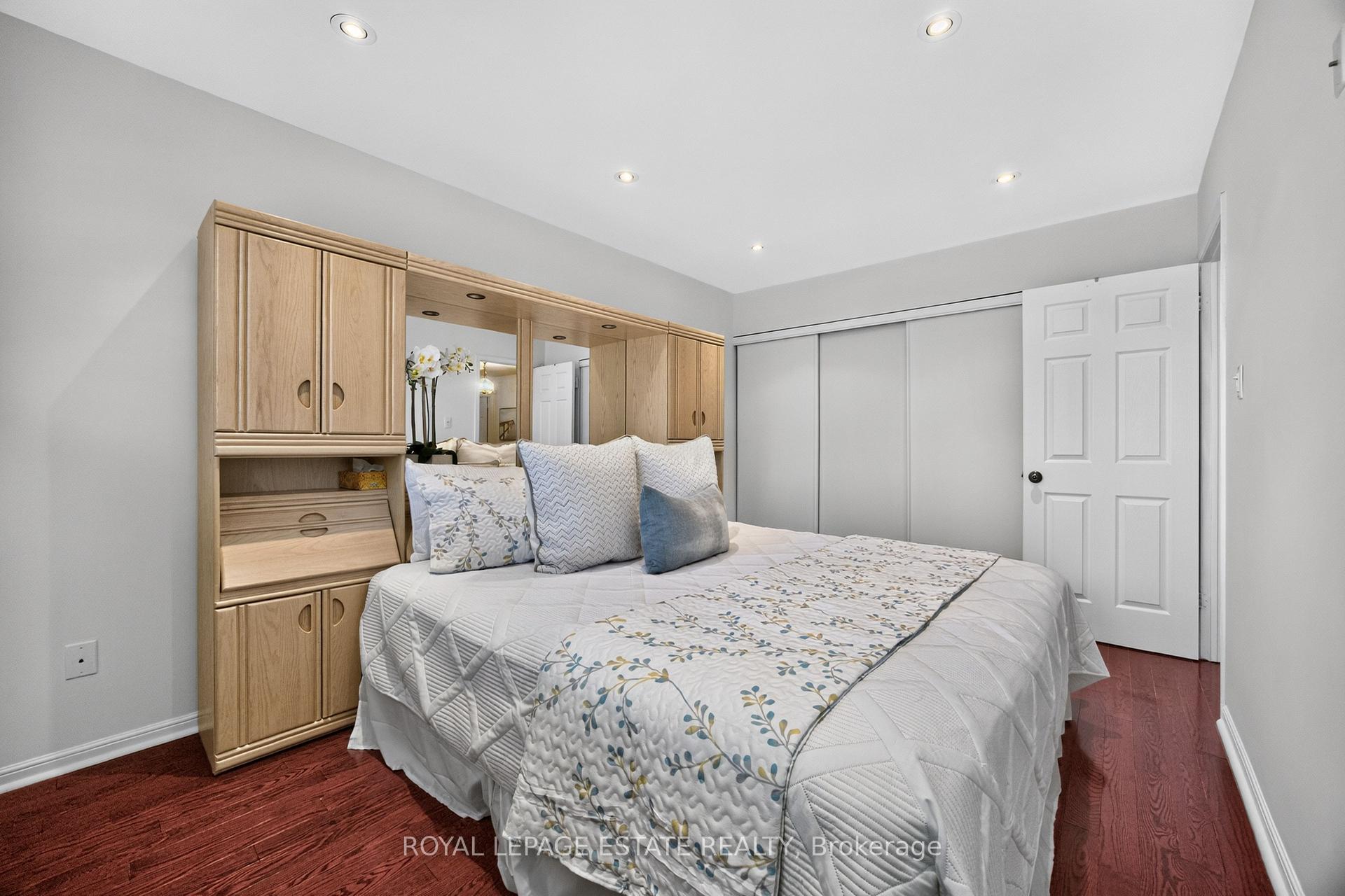 Photo 24 of 268 Fincham Avenue, Markham, Markham Village — HOMEH