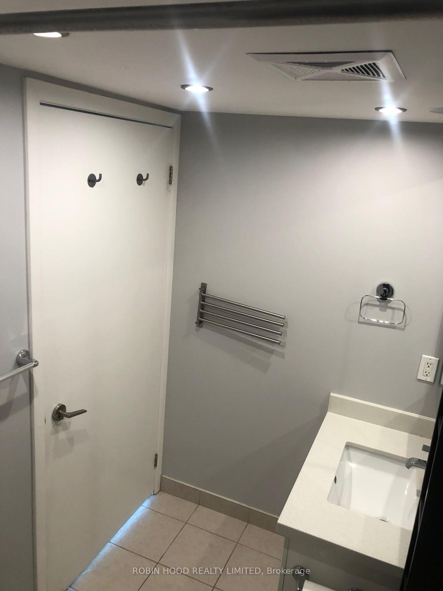 Photo 12 of Unit 1601, 215 Fort York Boulevard, Toronto, Niagara — HOMEH