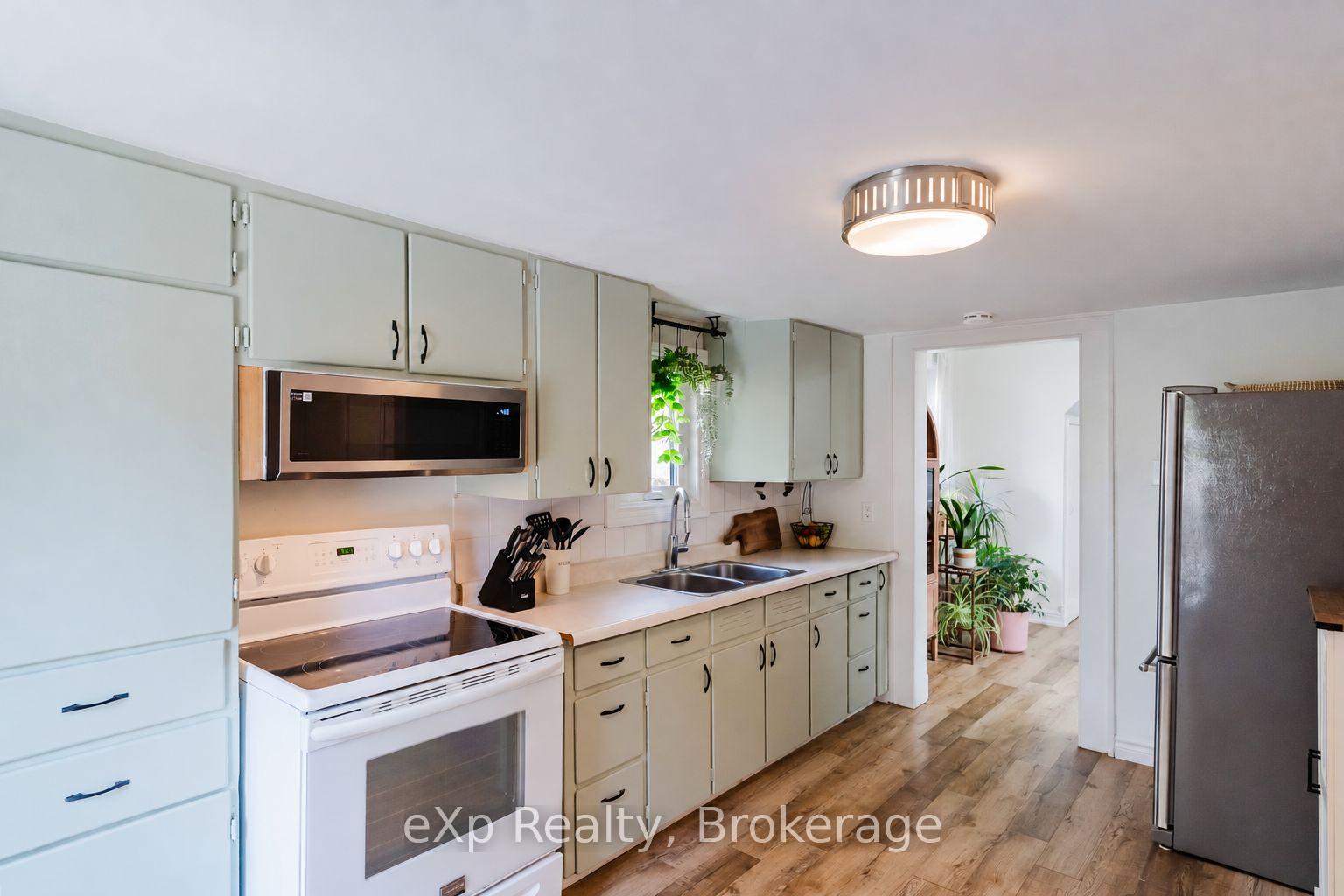 Photo 3 of 590 7th Street E, Owen Sound — HOMEH