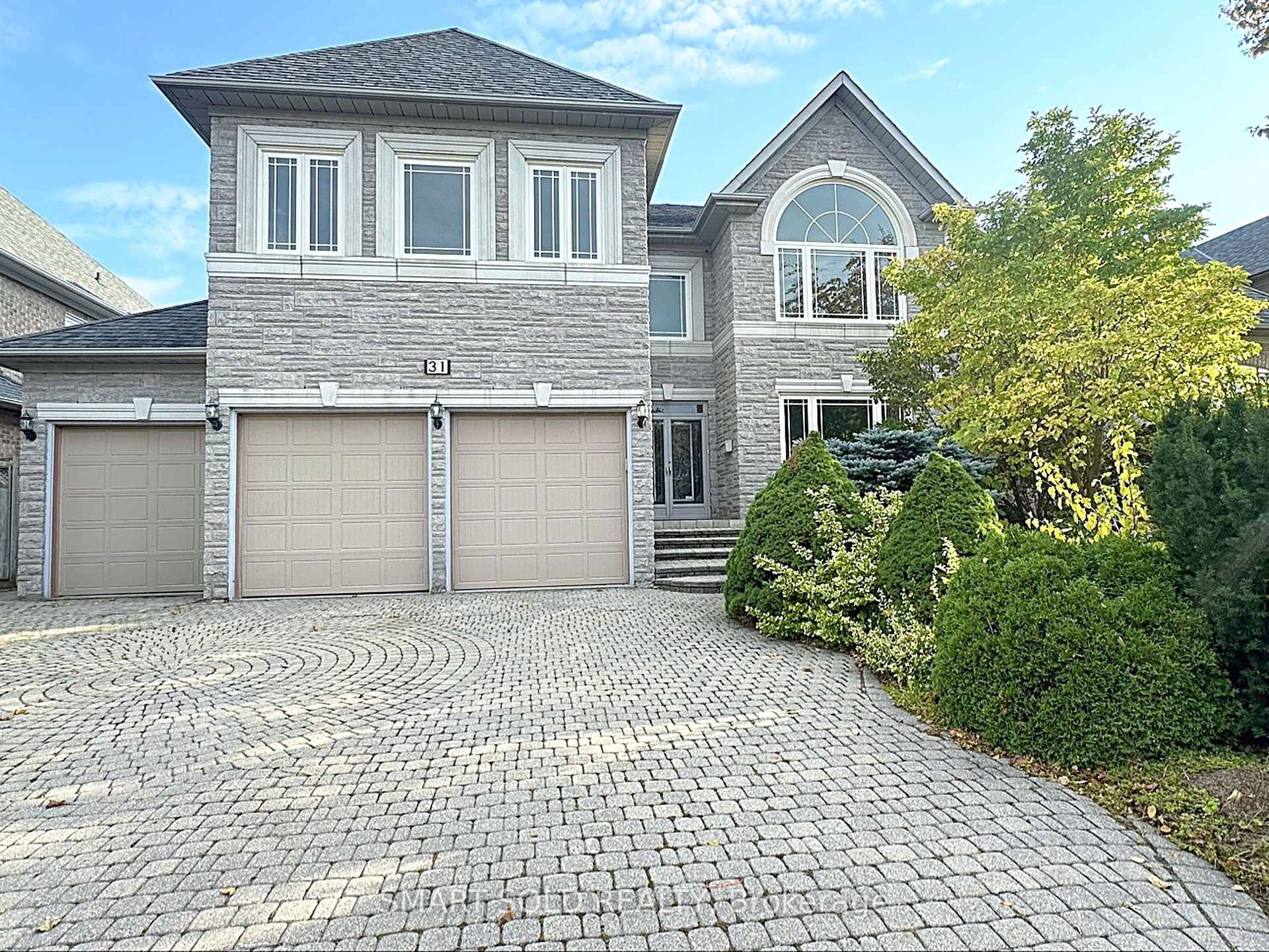 Photo 2 of 31 Black Walnut Crescent, Richmond Hill, Langstaff — HOMEH