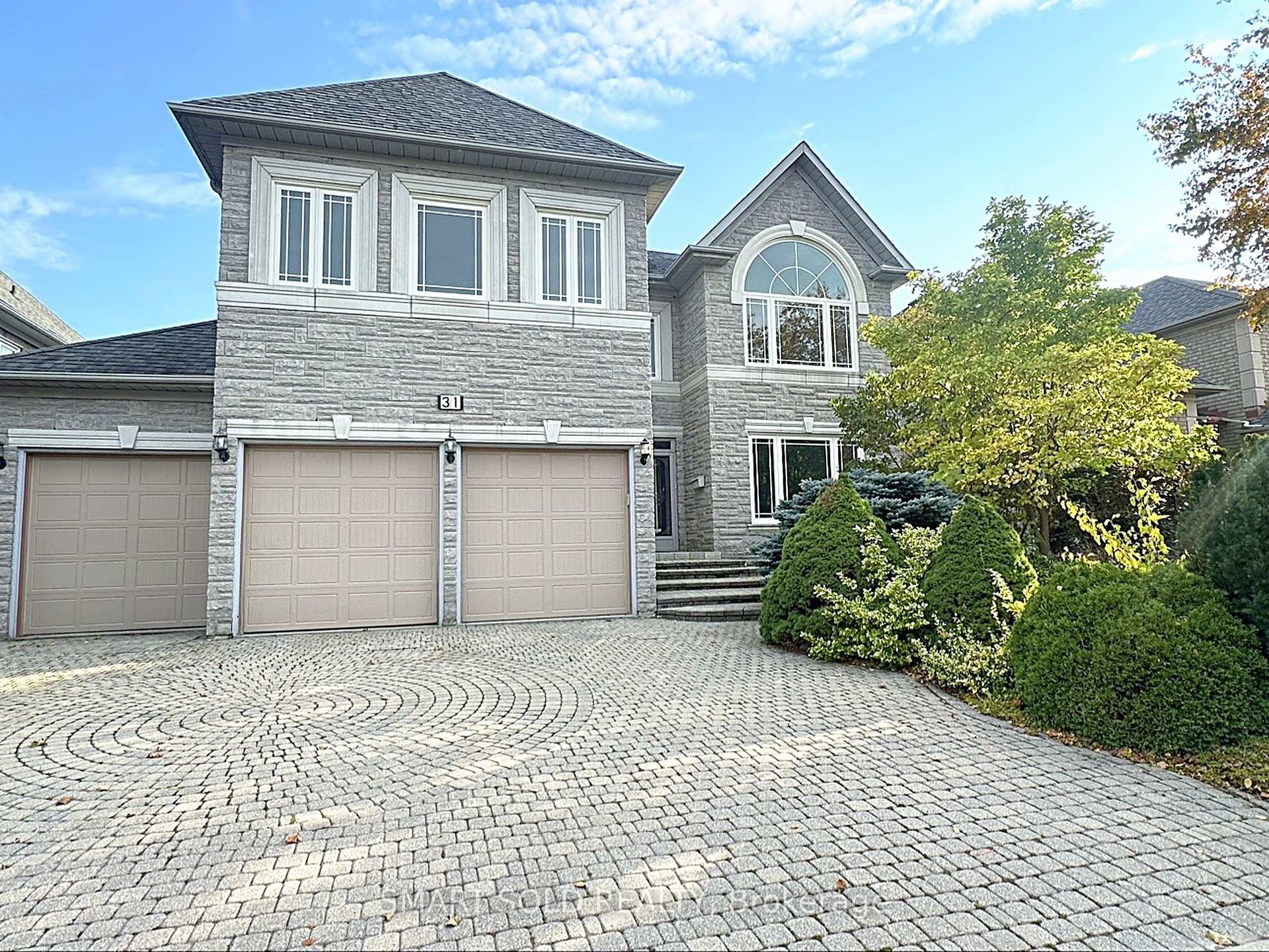 Photo 3 of 31 Black Walnut Crescent, Richmond Hill, Langstaff — HOMEH