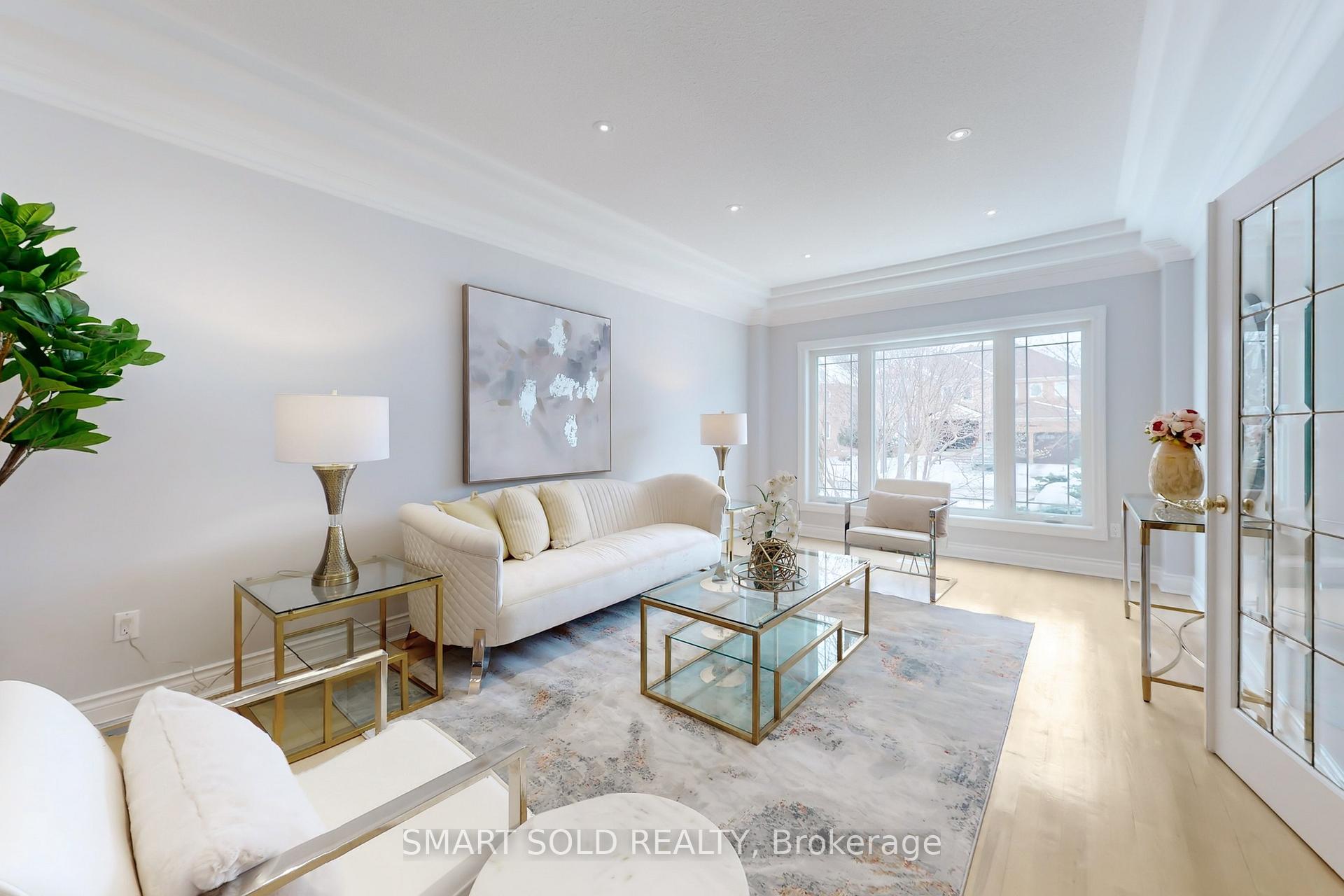 Photo 5 of 31 Black Walnut Crescent, Richmond Hill, Langstaff — HOMEH