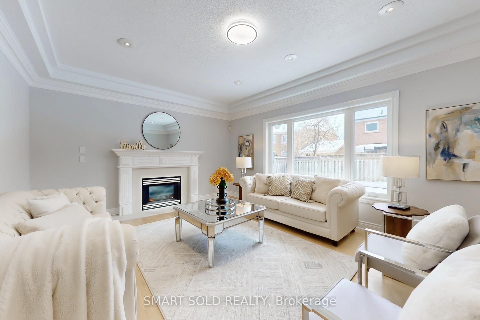 Photo 12 of 31 Black Walnut Crescent, Richmond Hill, Langstaff — HOMEH