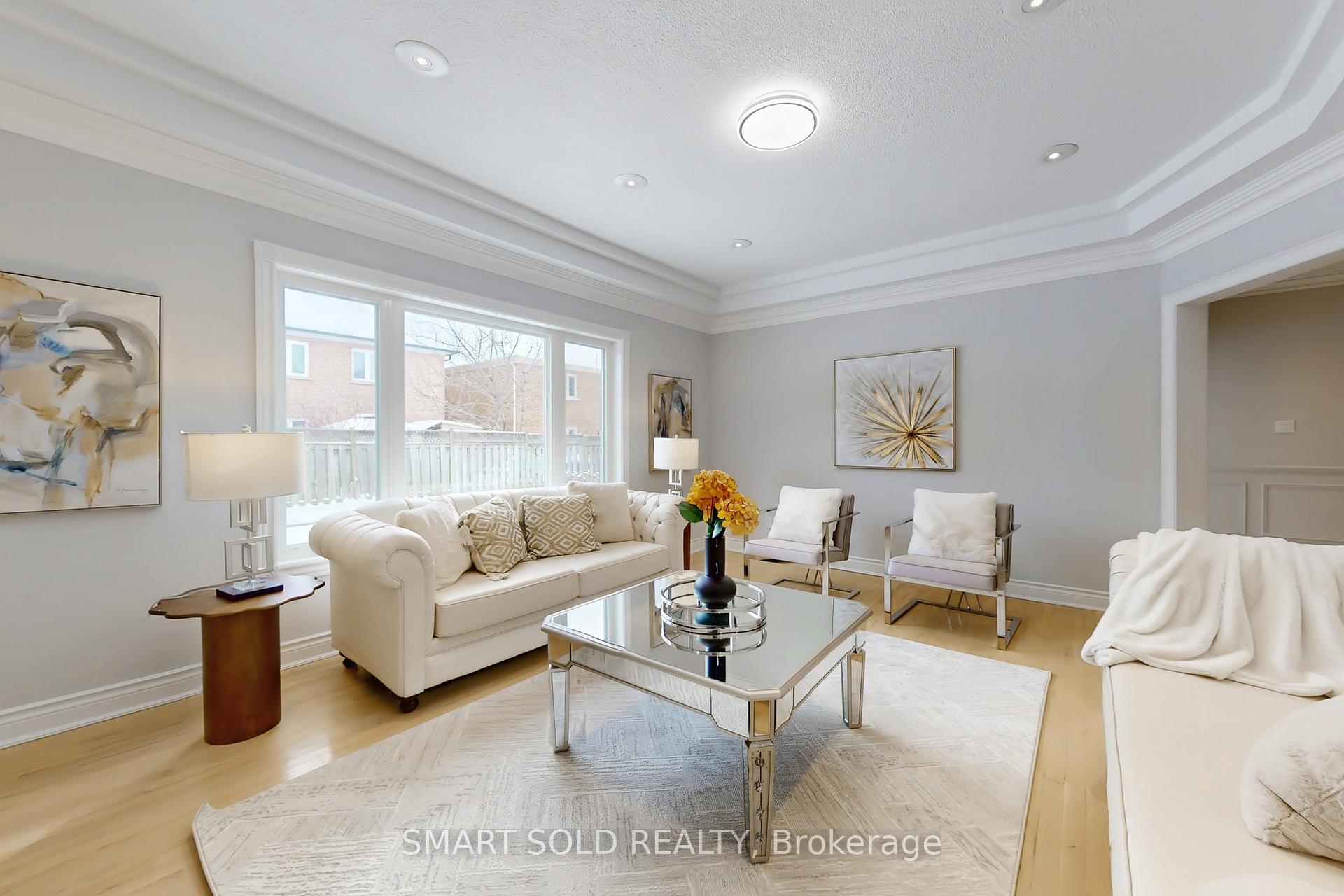 Photo 13 of 31 Black Walnut Crescent, Richmond Hill, Langstaff — HOMEH