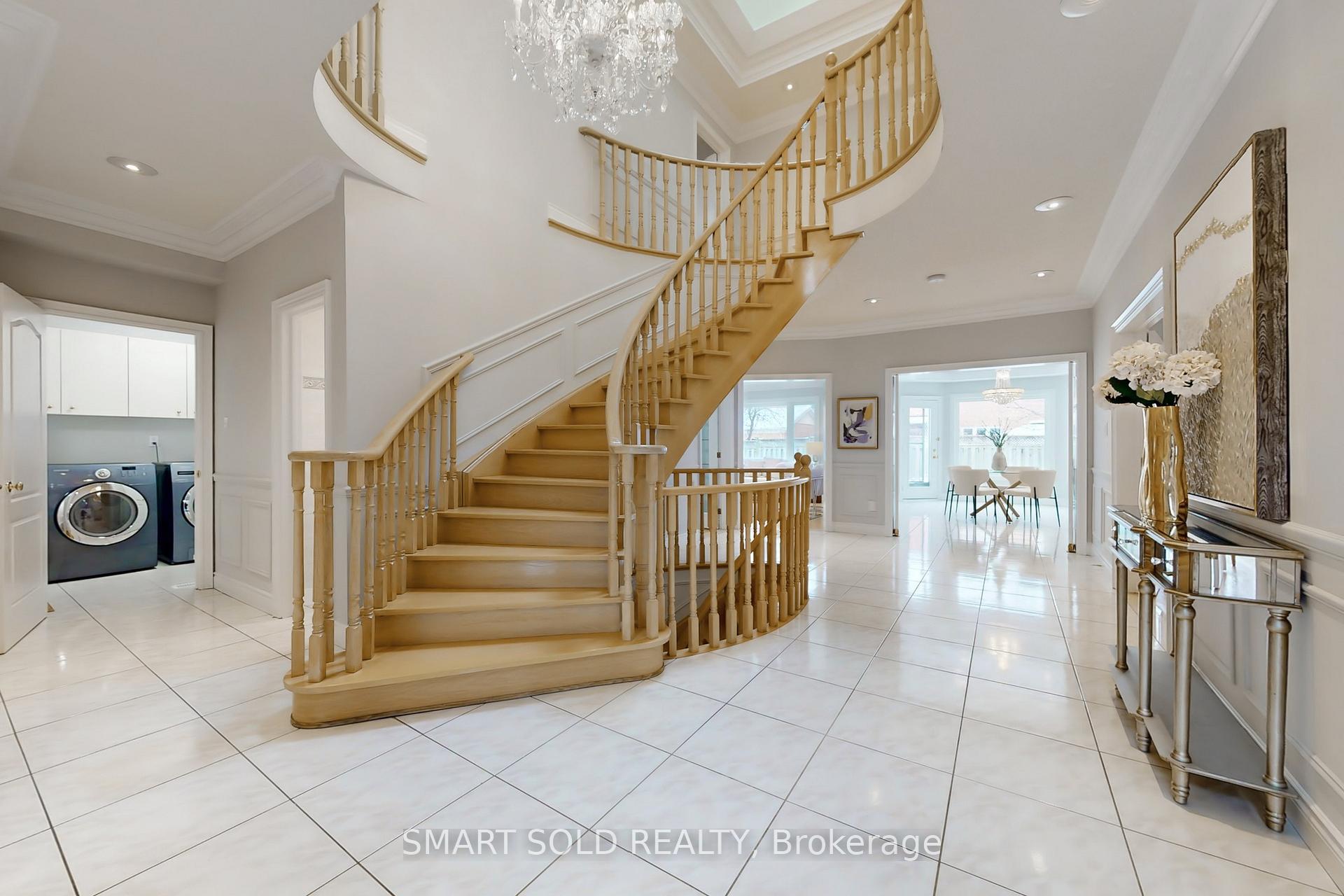 Photo 16 of 31 Black Walnut Crescent, Richmond Hill, Langstaff — HOMEH