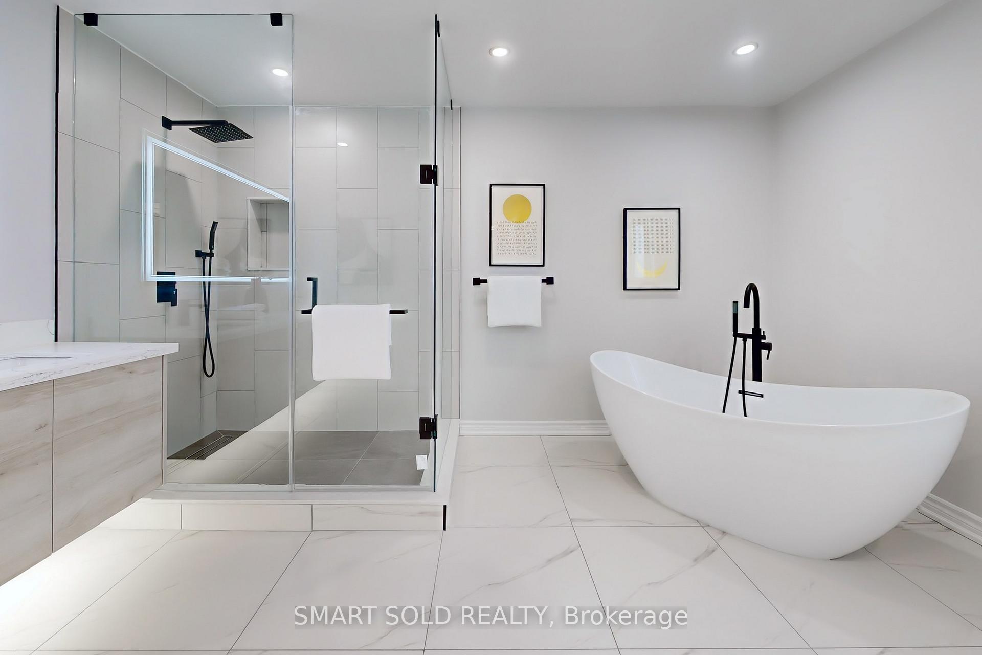 Photo 22 of 31 Black Walnut Crescent, Richmond Hill, Langstaff — HOMEH