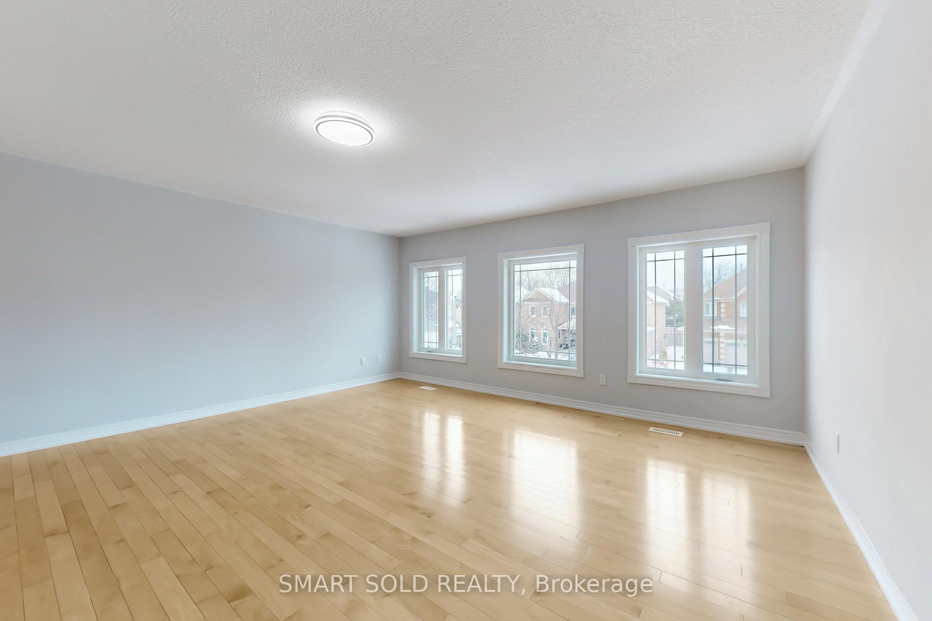 Photo 25 of 31 Black Walnut Crescent, Richmond Hill, Langstaff — HOMEH