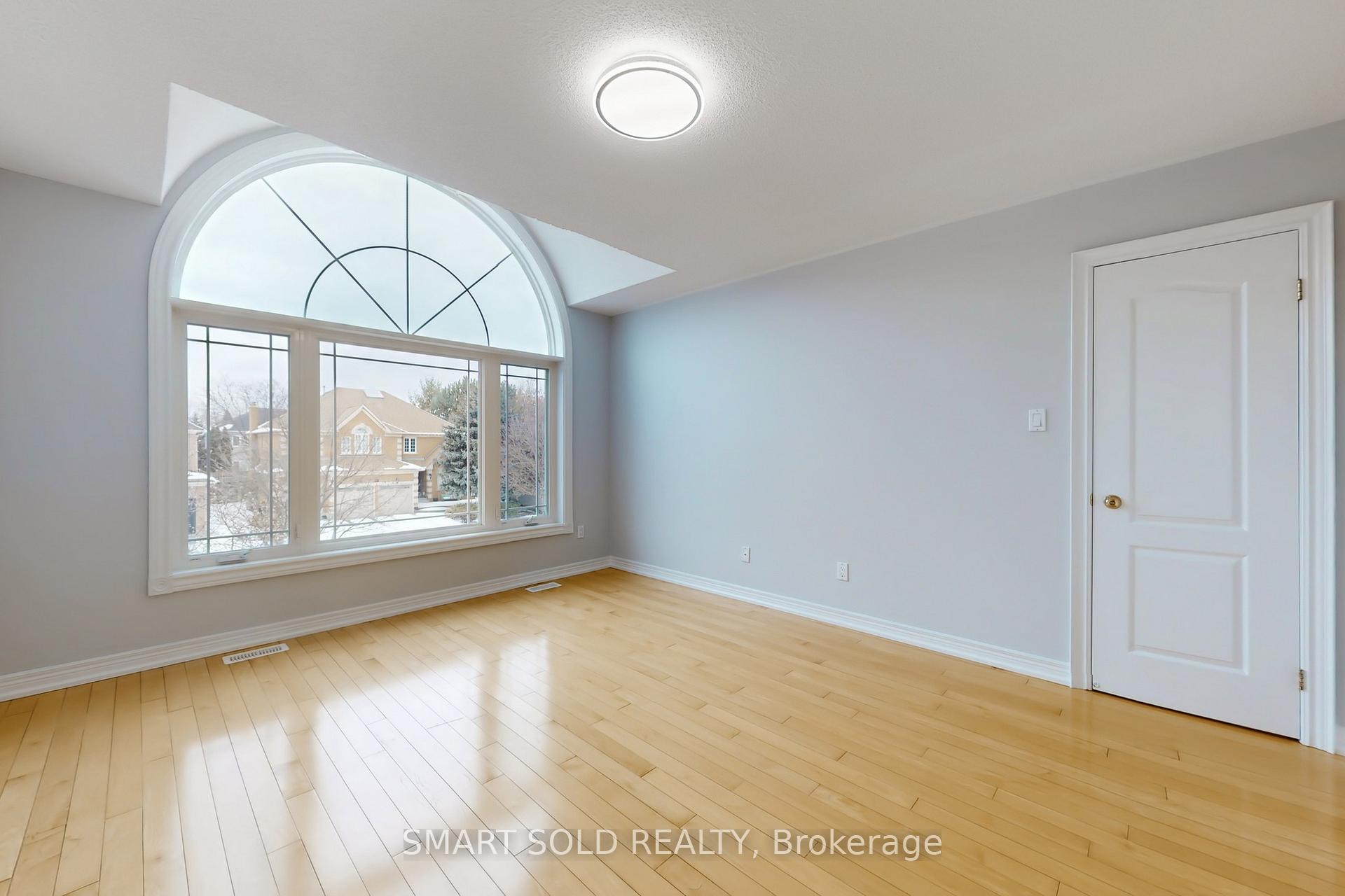 Photo 27 of 31 Black Walnut Crescent, Richmond Hill, Langstaff — HOMEH