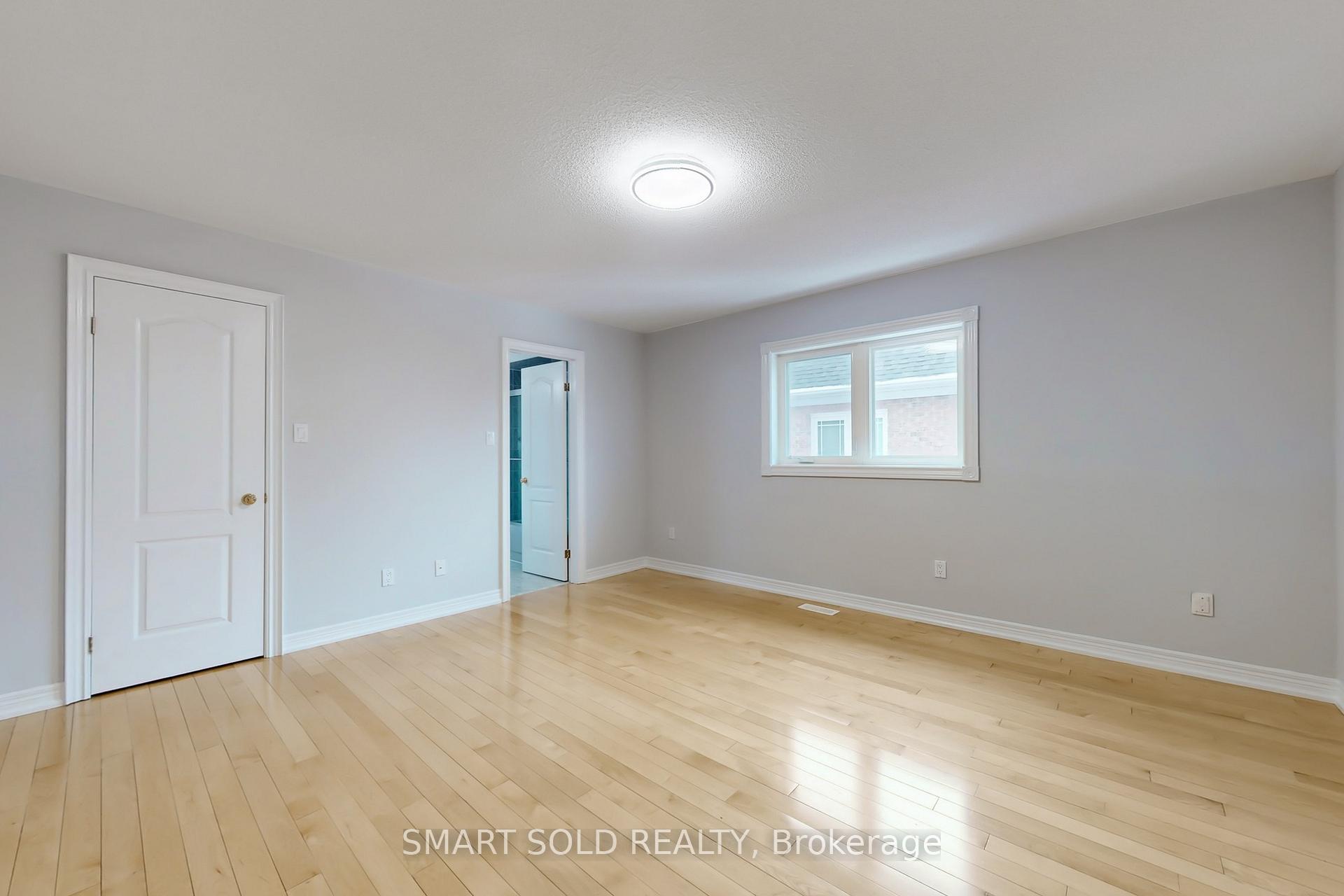 Photo 28 of 31 Black Walnut Crescent, Richmond Hill, Langstaff — HOMEH