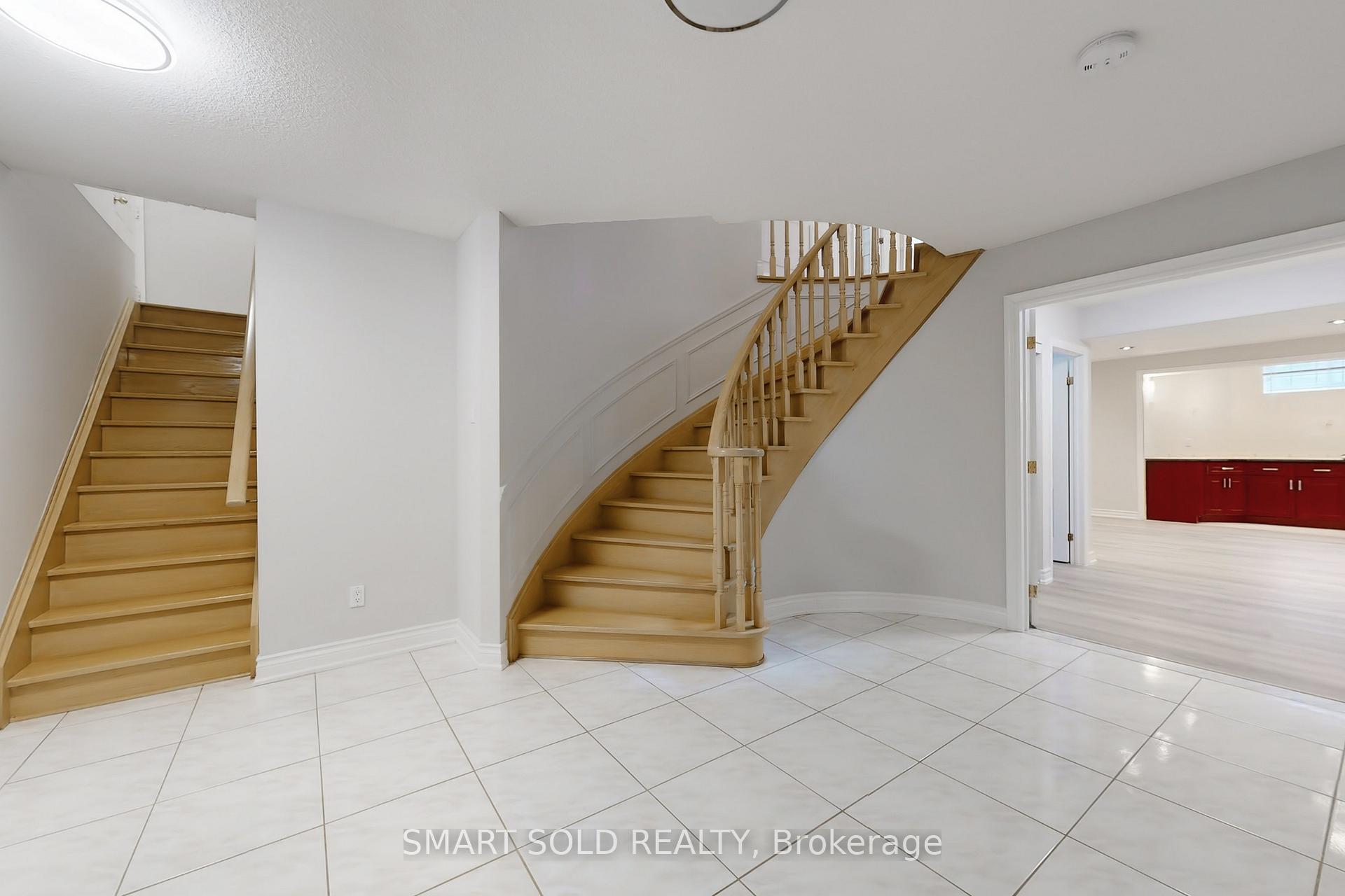 Photo 30 of 31 Black Walnut Crescent, Richmond Hill, Langstaff — HOMEH