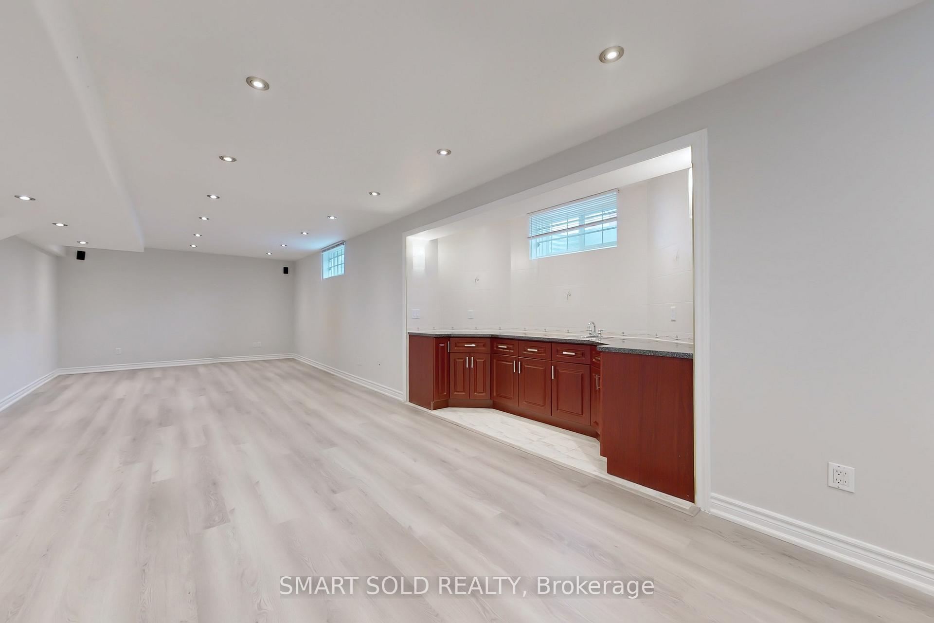 Photo 31 of 31 Black Walnut Crescent, Richmond Hill, Langstaff — HOMEH