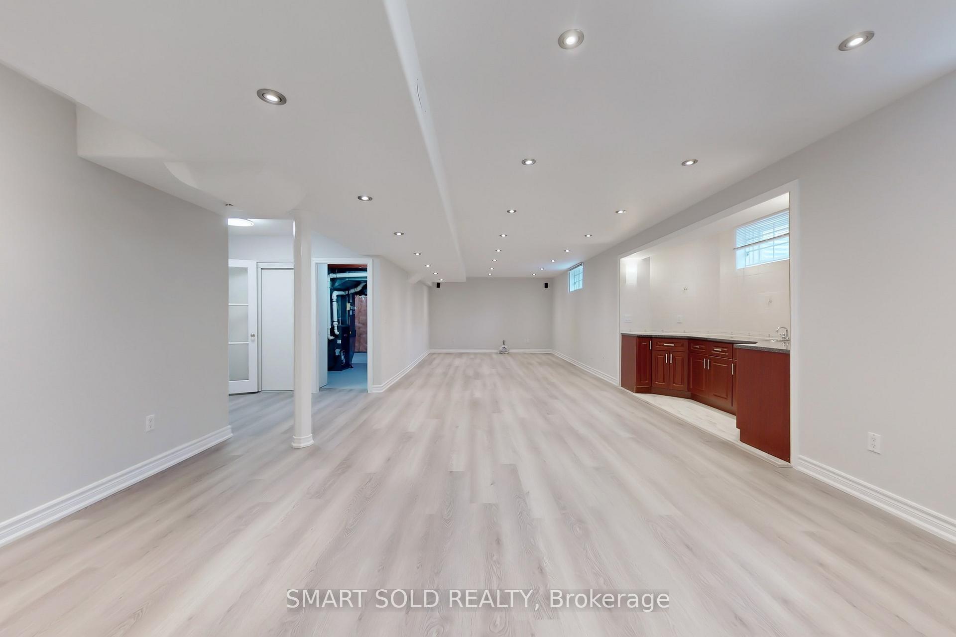Photo 32 of 31 Black Walnut Crescent, Richmond Hill, Langstaff — HOMEH