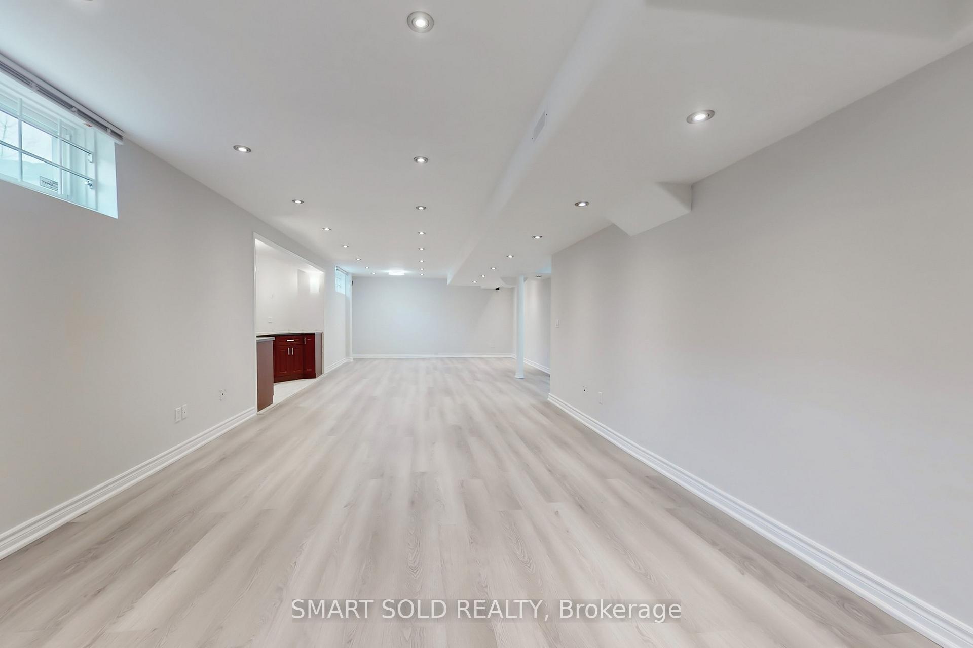 Photo 33 of 31 Black Walnut Crescent, Richmond Hill, Langstaff — HOMEH