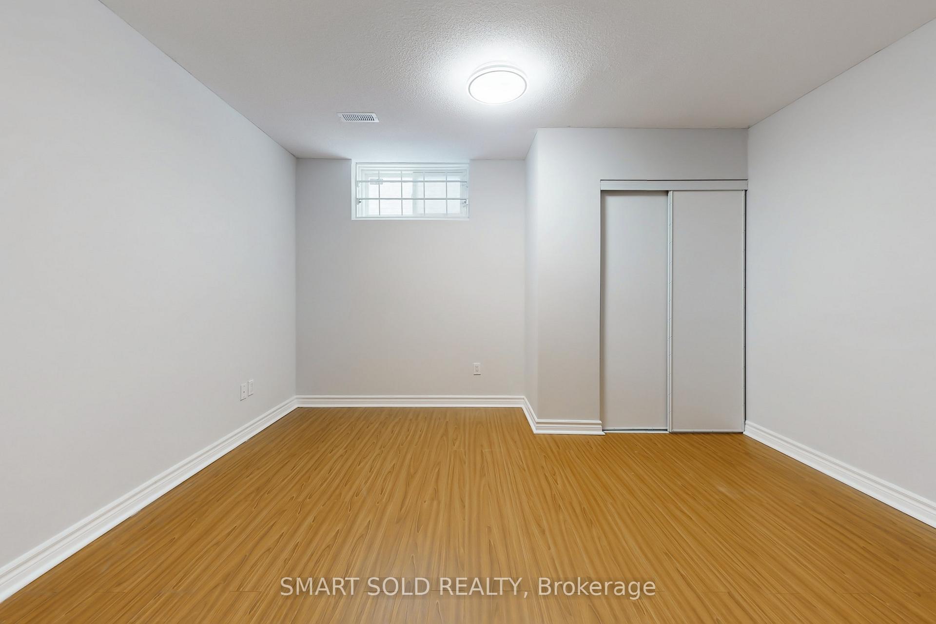 Photo 34 of 31 Black Walnut Crescent, Richmond Hill, Langstaff — HOMEH