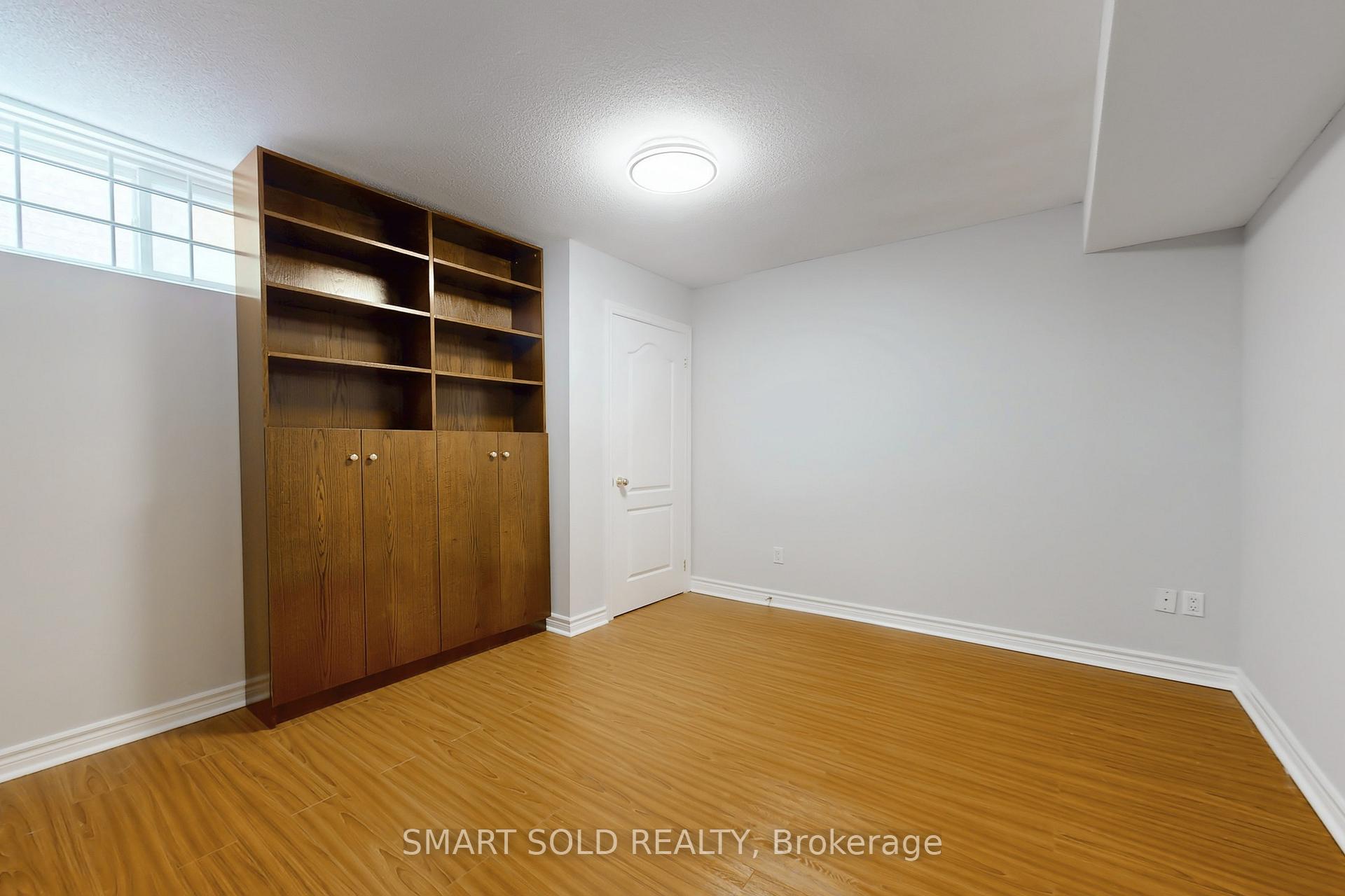 Photo 35 of 31 Black Walnut Crescent, Richmond Hill, Langstaff — HOMEH