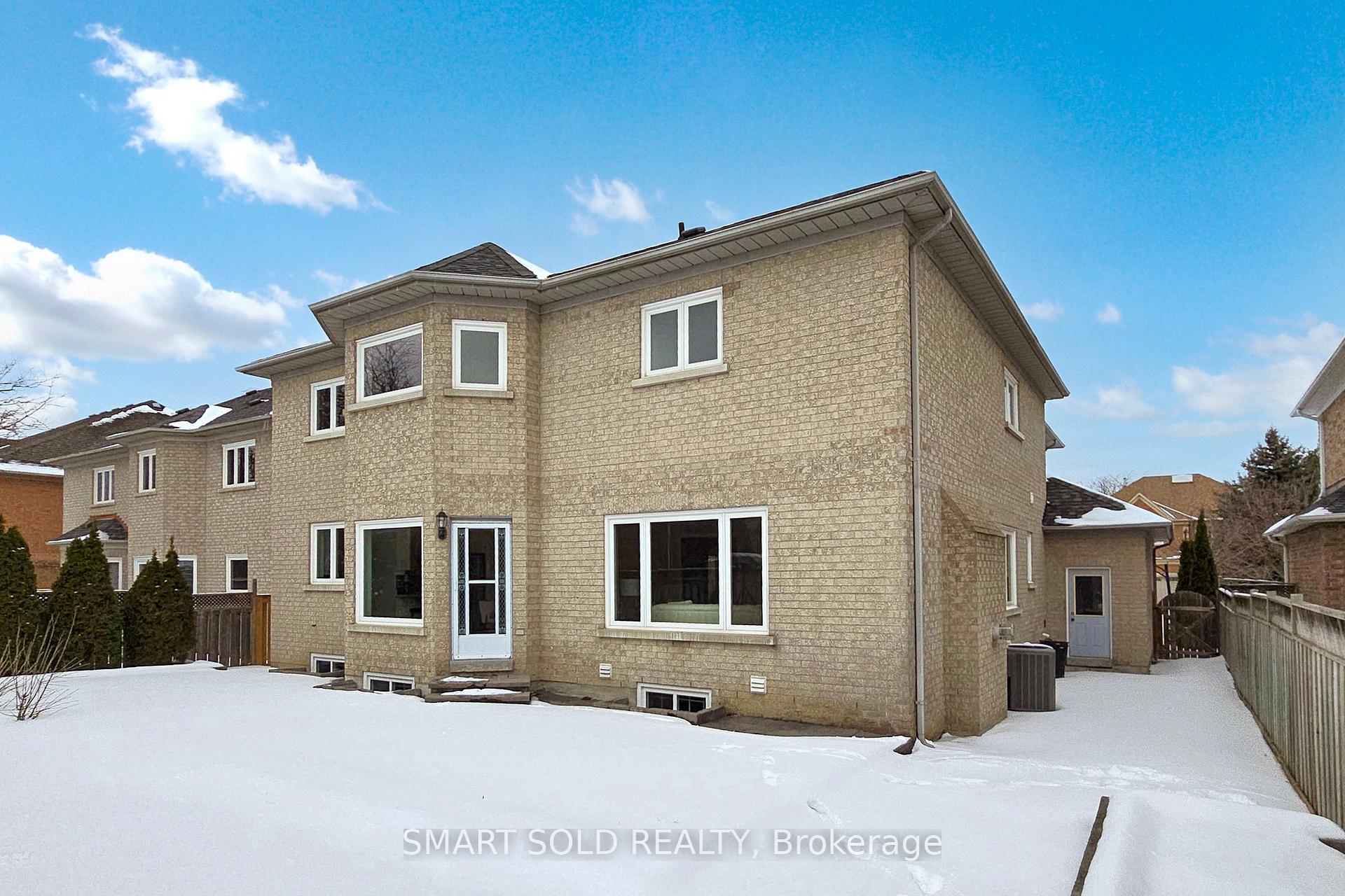 Photo 39 of 31 Black Walnut Crescent, Richmond Hill, Langstaff — HOMEH