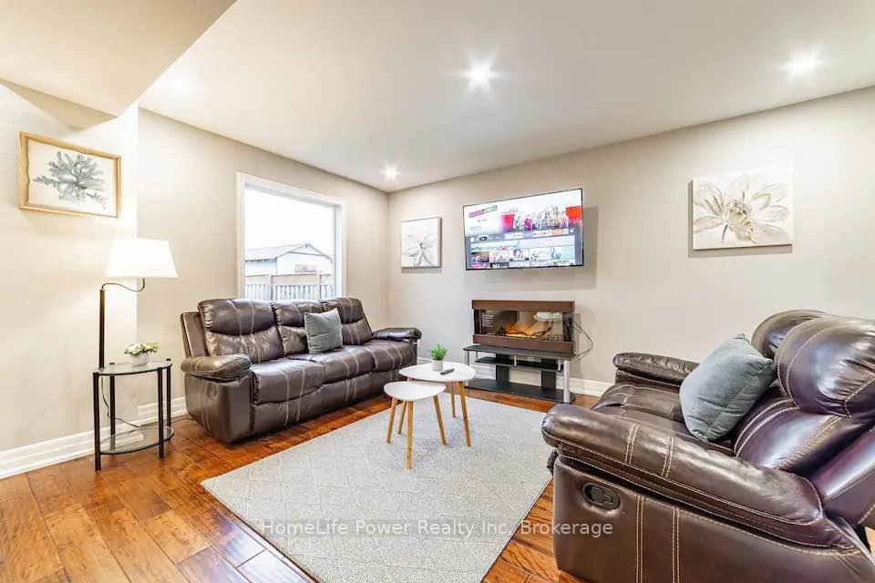 Photo 3 of 463 Westheights Drive, Kitchener, Forest Heights — HOMEH