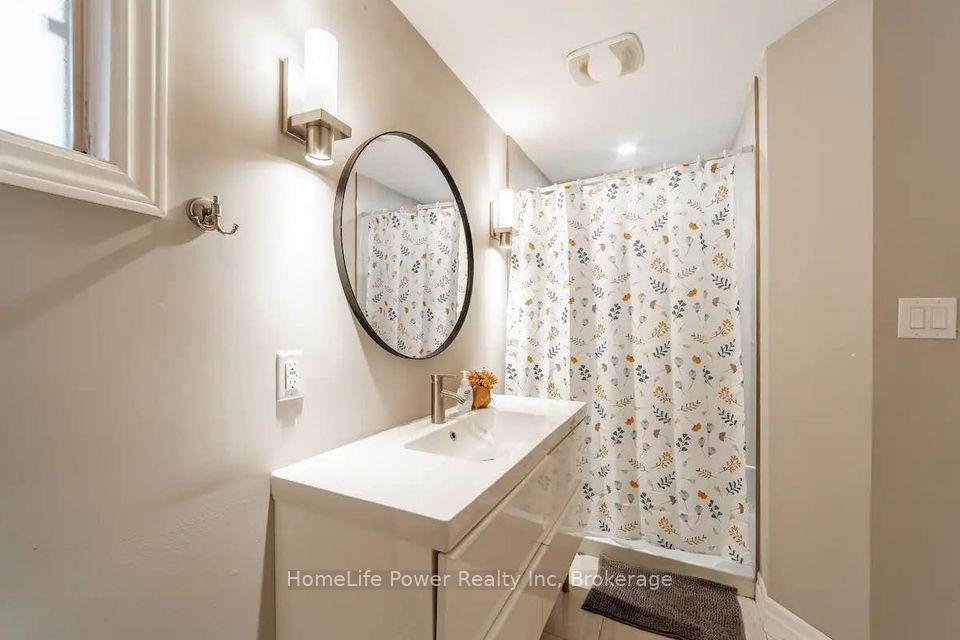 Photo 8 of 463 Westheights Drive, Kitchener, Forest Heights — HOMEH