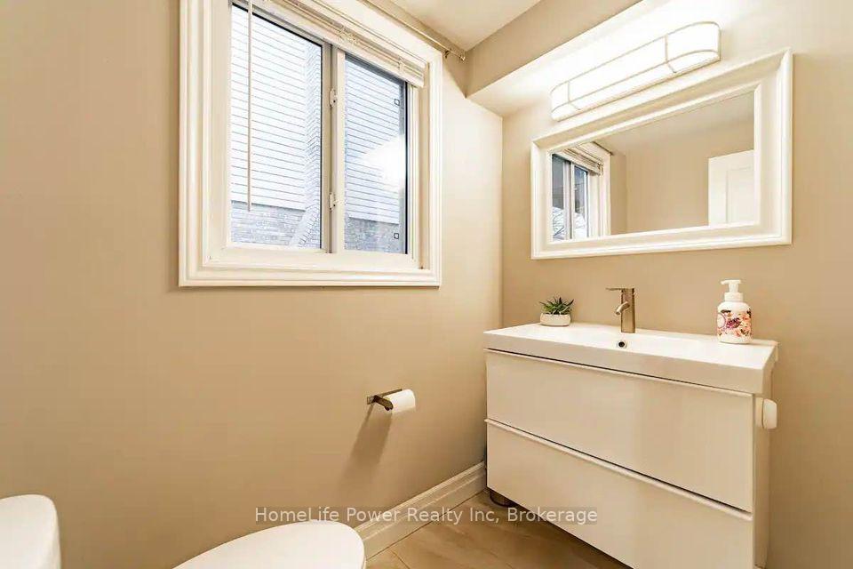 Photo 11 of 463 Westheights Drive, Kitchener, Forest Heights — HOMEH