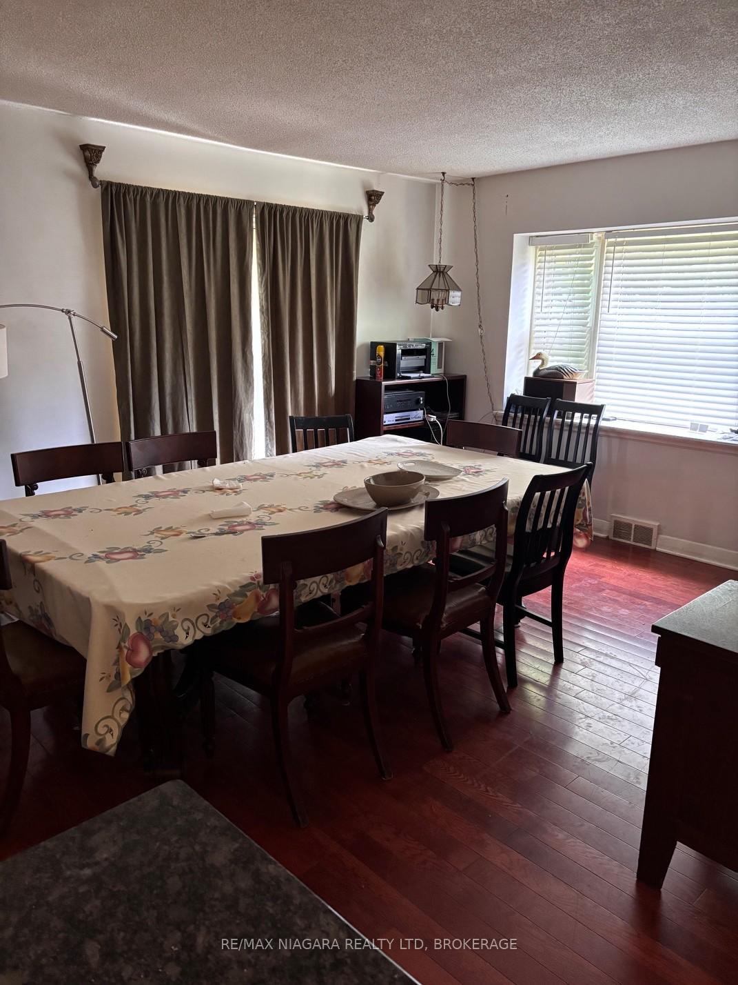 Photo 3 of 6022 Brookfield Avenue, Niagara Falls, Dorchester — HOMEH