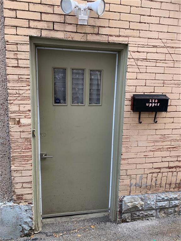 Photo of Unit upper, 256 East Main Street