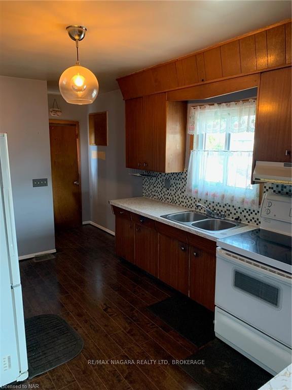 Photo 5 of Unit upper, 256 East Main Street, Welland, Welland Downtown — HOMEH