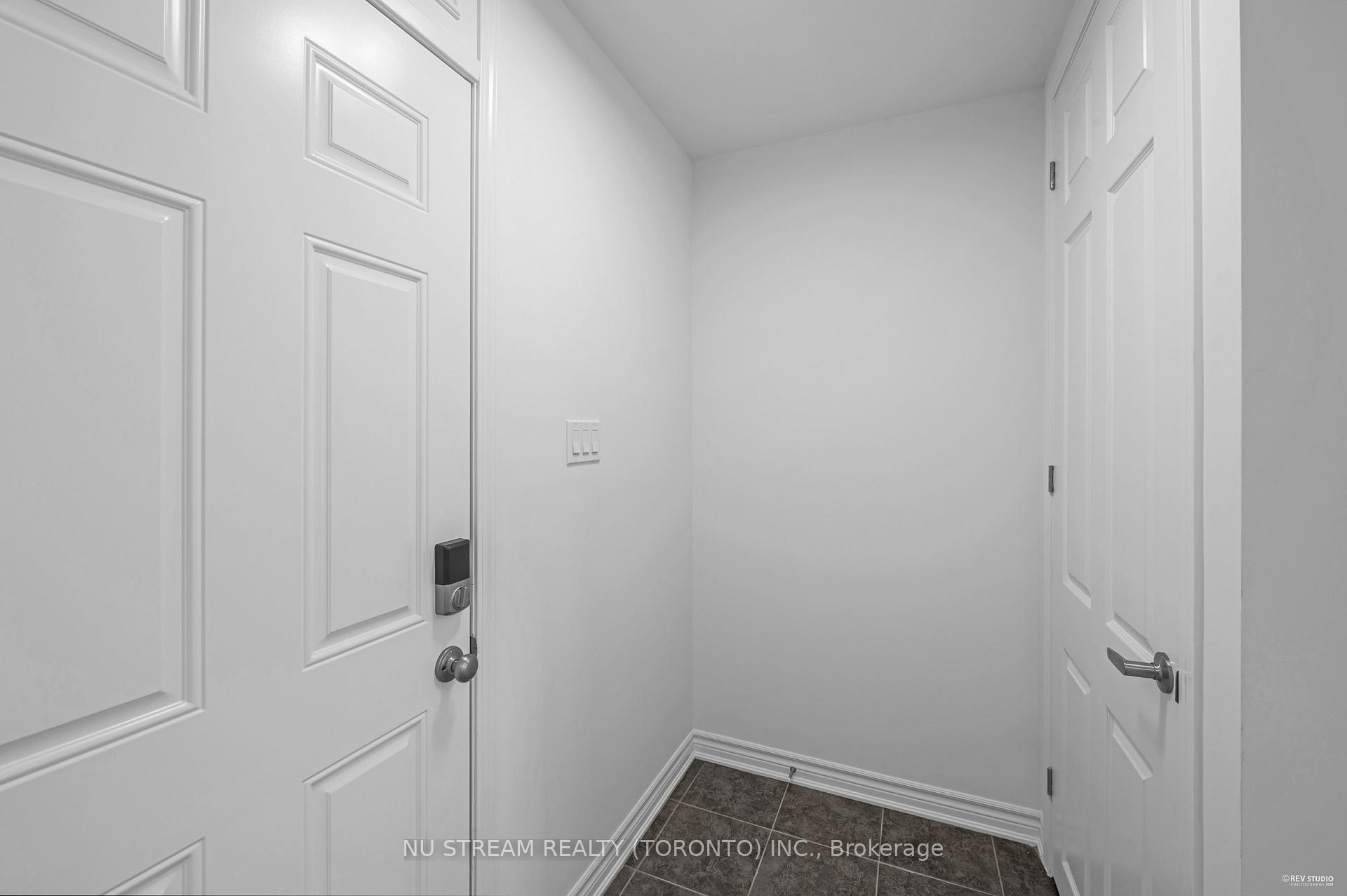 Photo 5 of 3034 Merrick Road, Oakville, Joshua Meadows — HOMEH