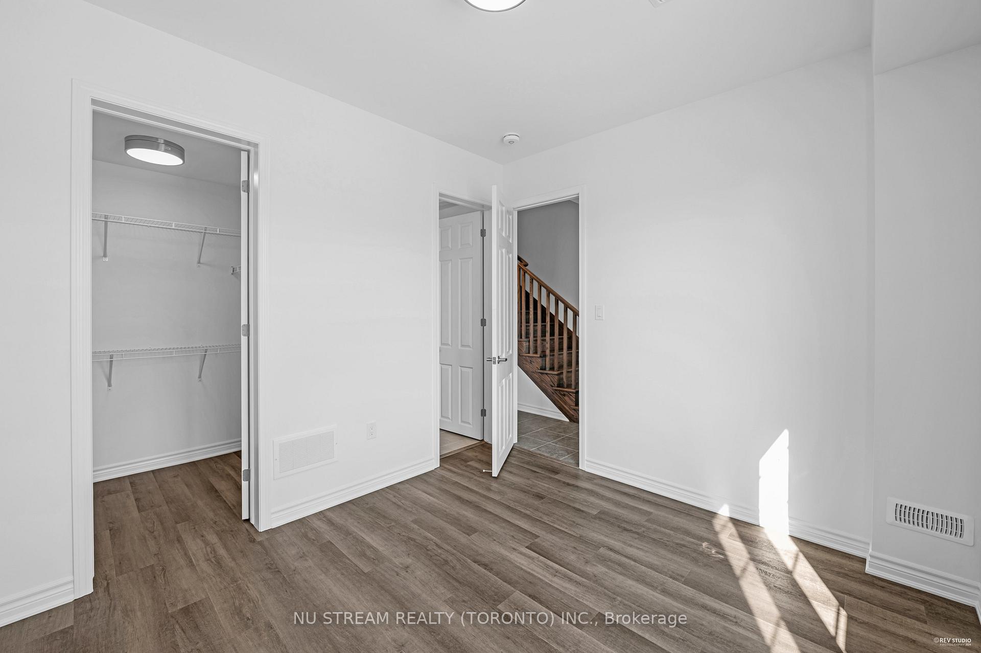 Photo 7 of 3034 Merrick Road, Oakville, Joshua Meadows — HOMEH