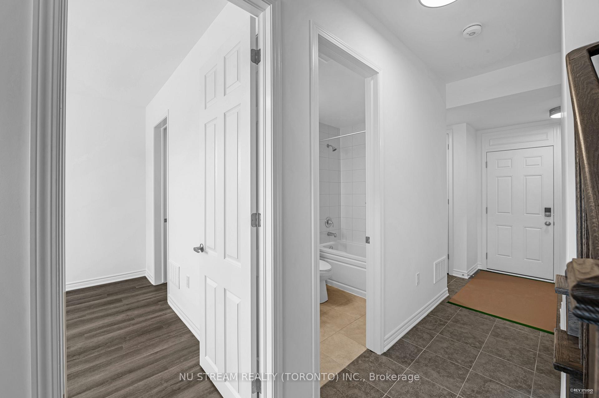Photo 9 of 3034 Merrick Road, Oakville, Joshua Meadows — HOMEH