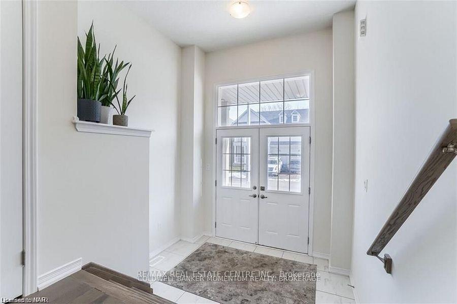 Photo 5 of 7831 Odell Crescent, Niagara Falls, Brown — HOMEH